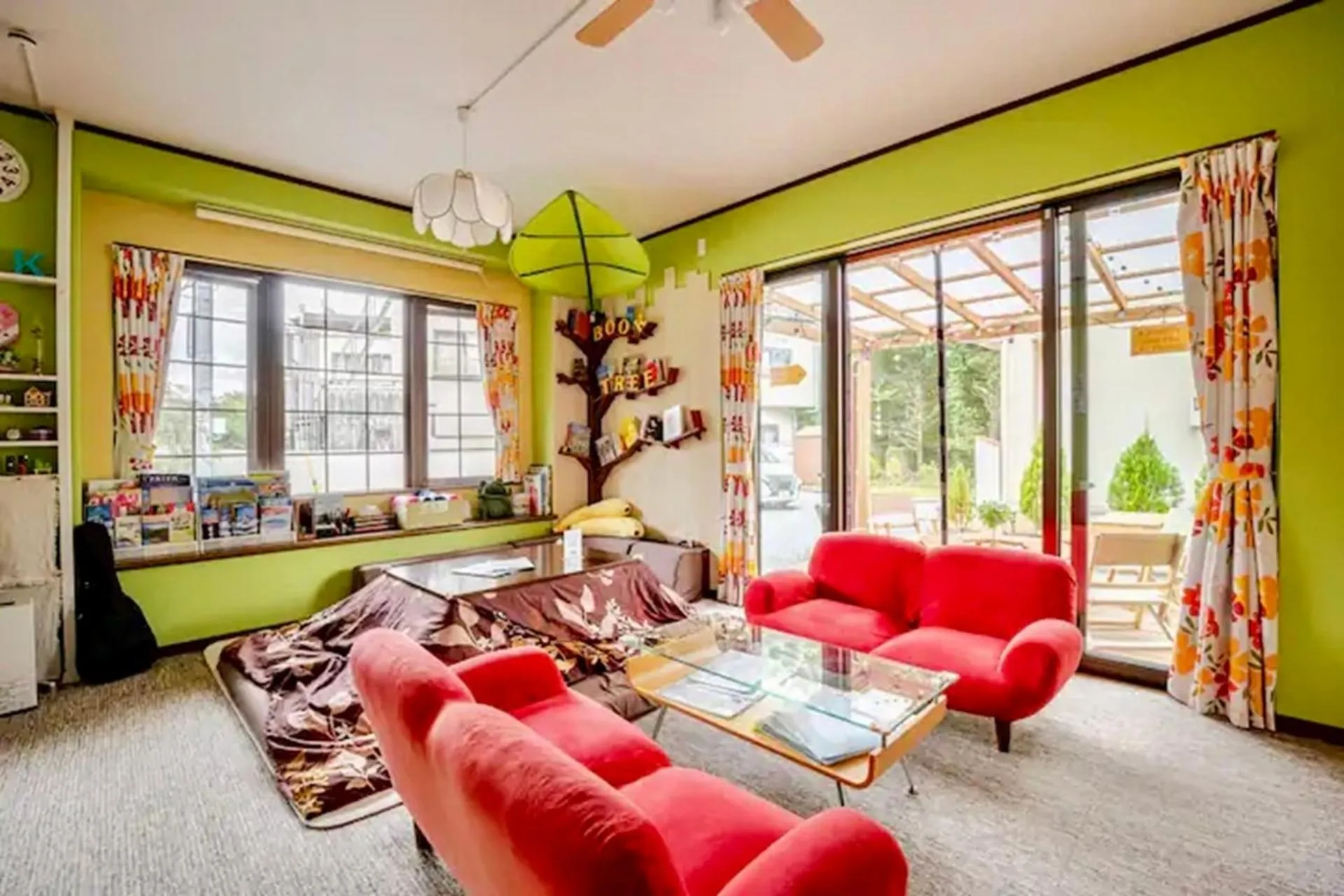 Communal lounge/ TV room in Guesthouse Murabito