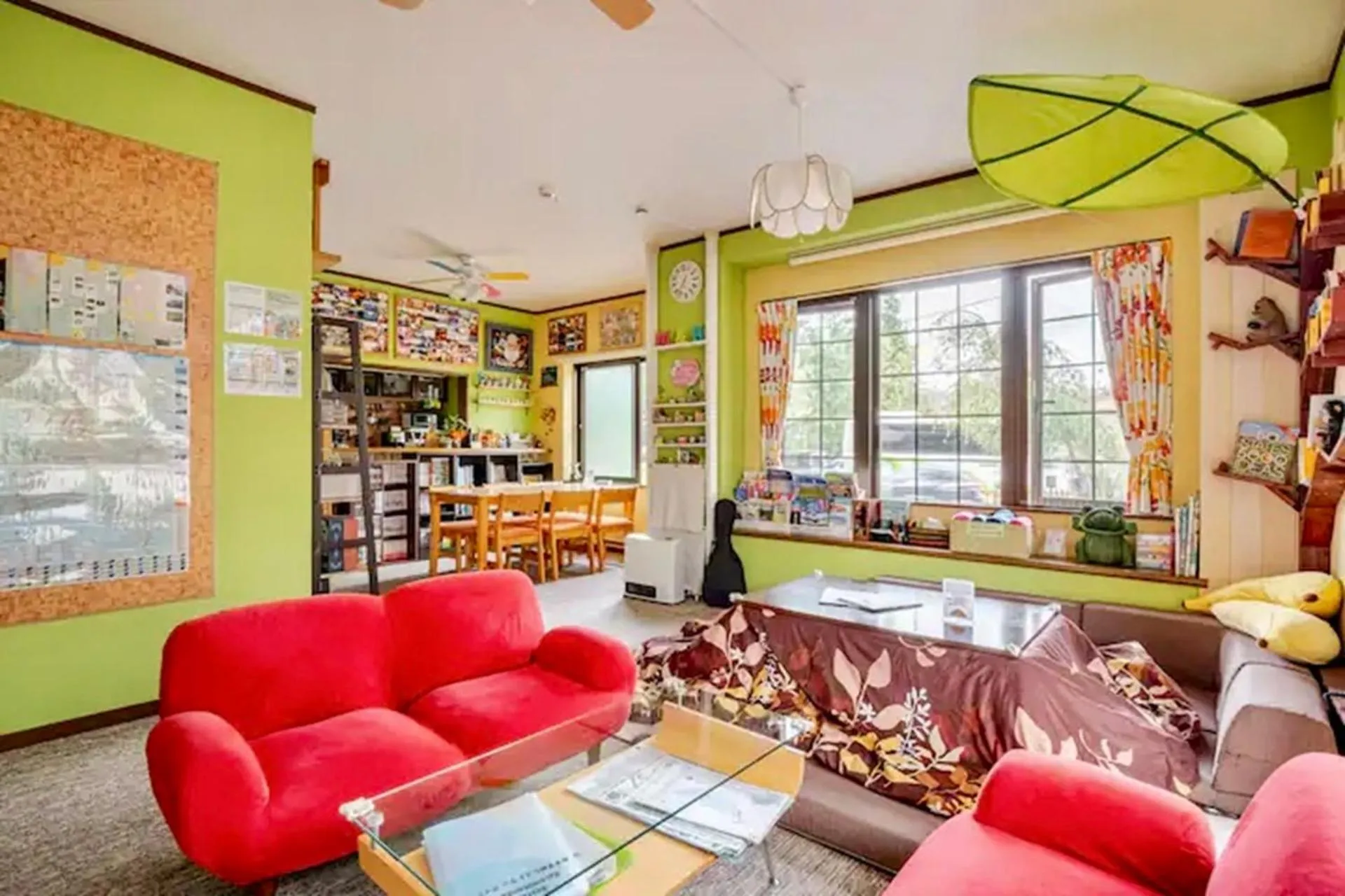 Communal lounge/ TV room in Guesthouse Murabito