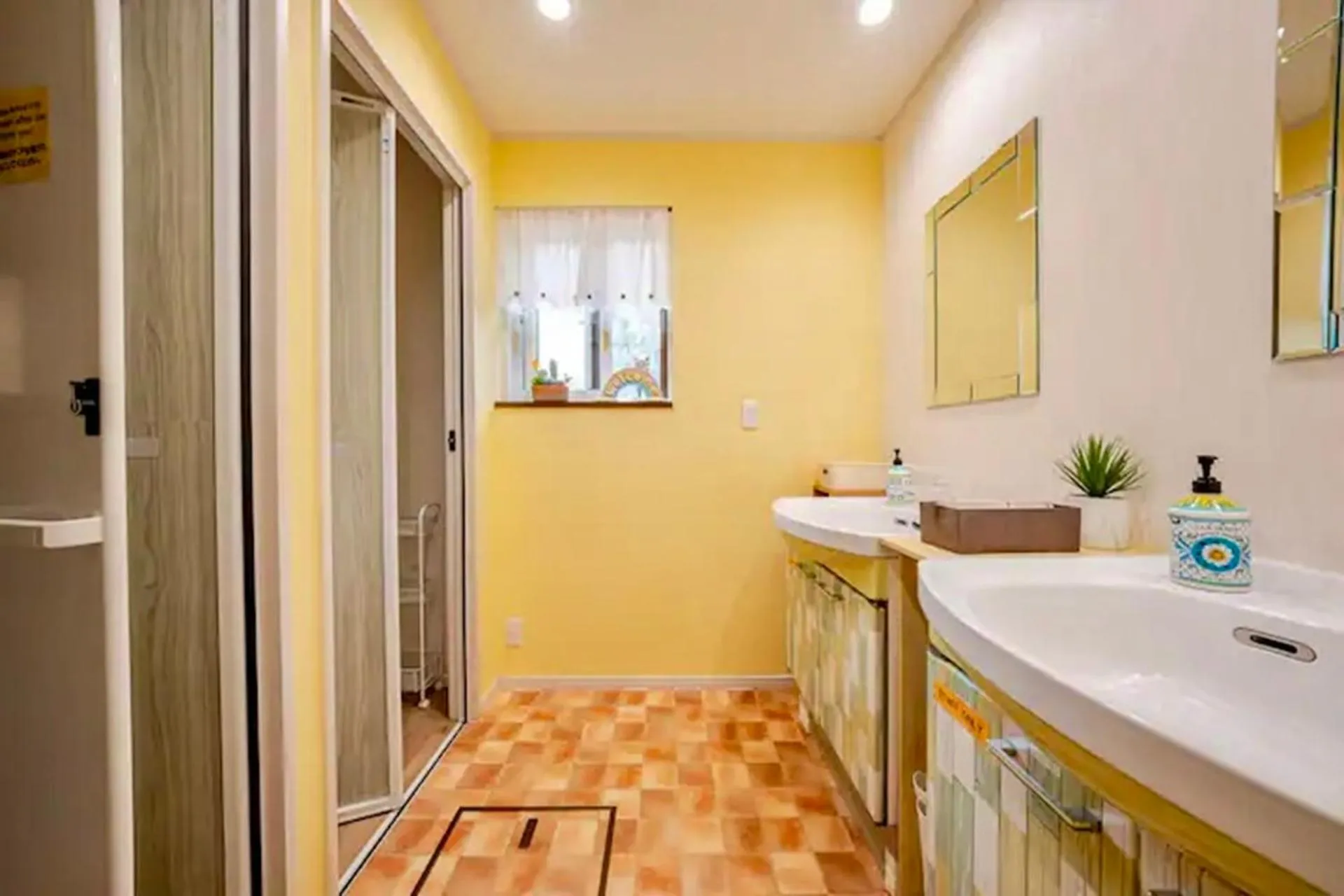 Shower in Guesthouse Murabito