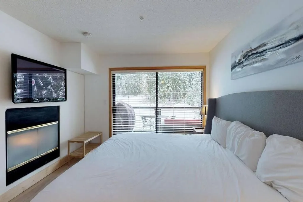 Other, Bed in Powderhorn by Whistler Blackcomb Vacation Rentals