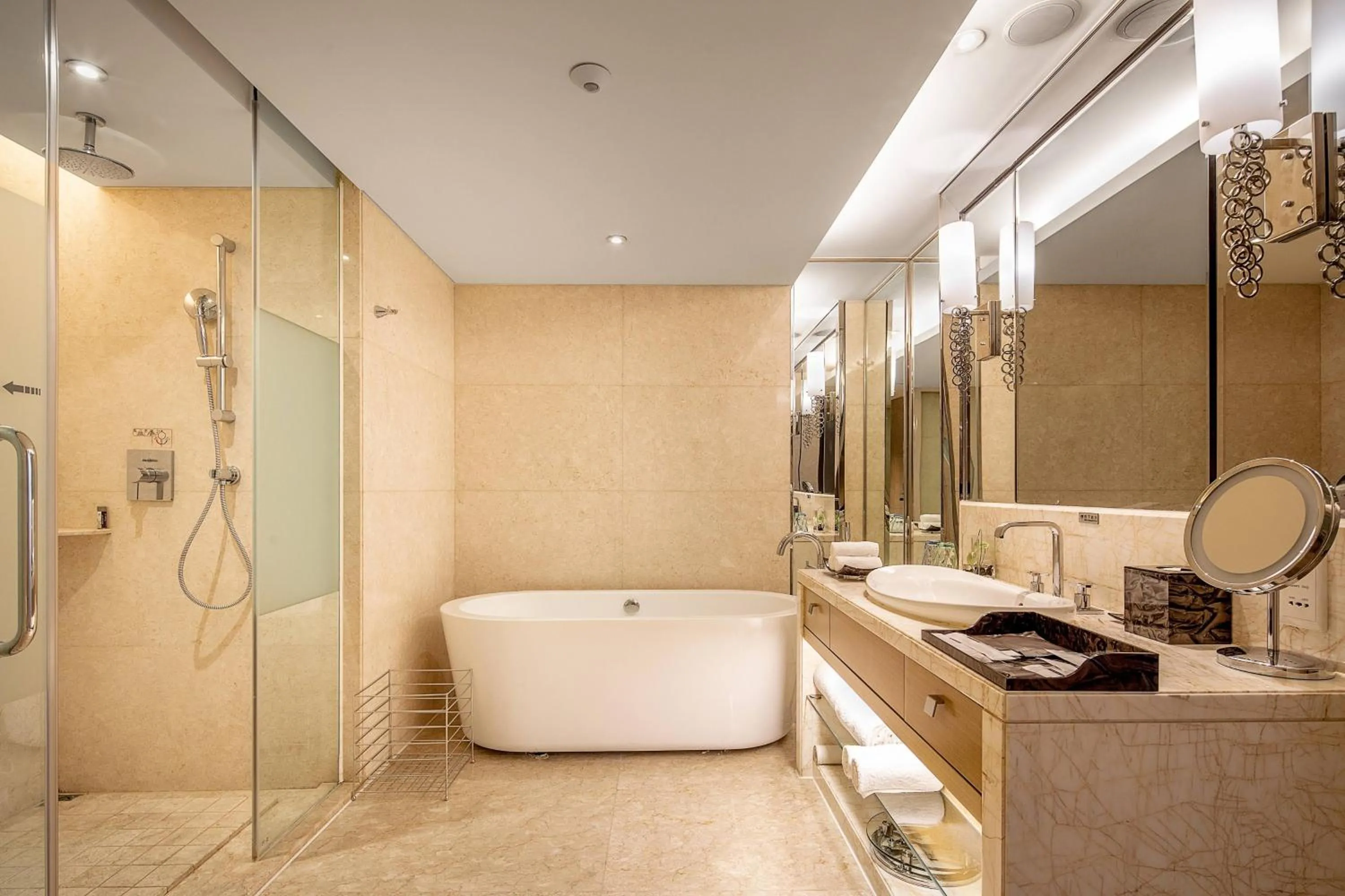 Bathroom in Renaissance Chengdu Hotel