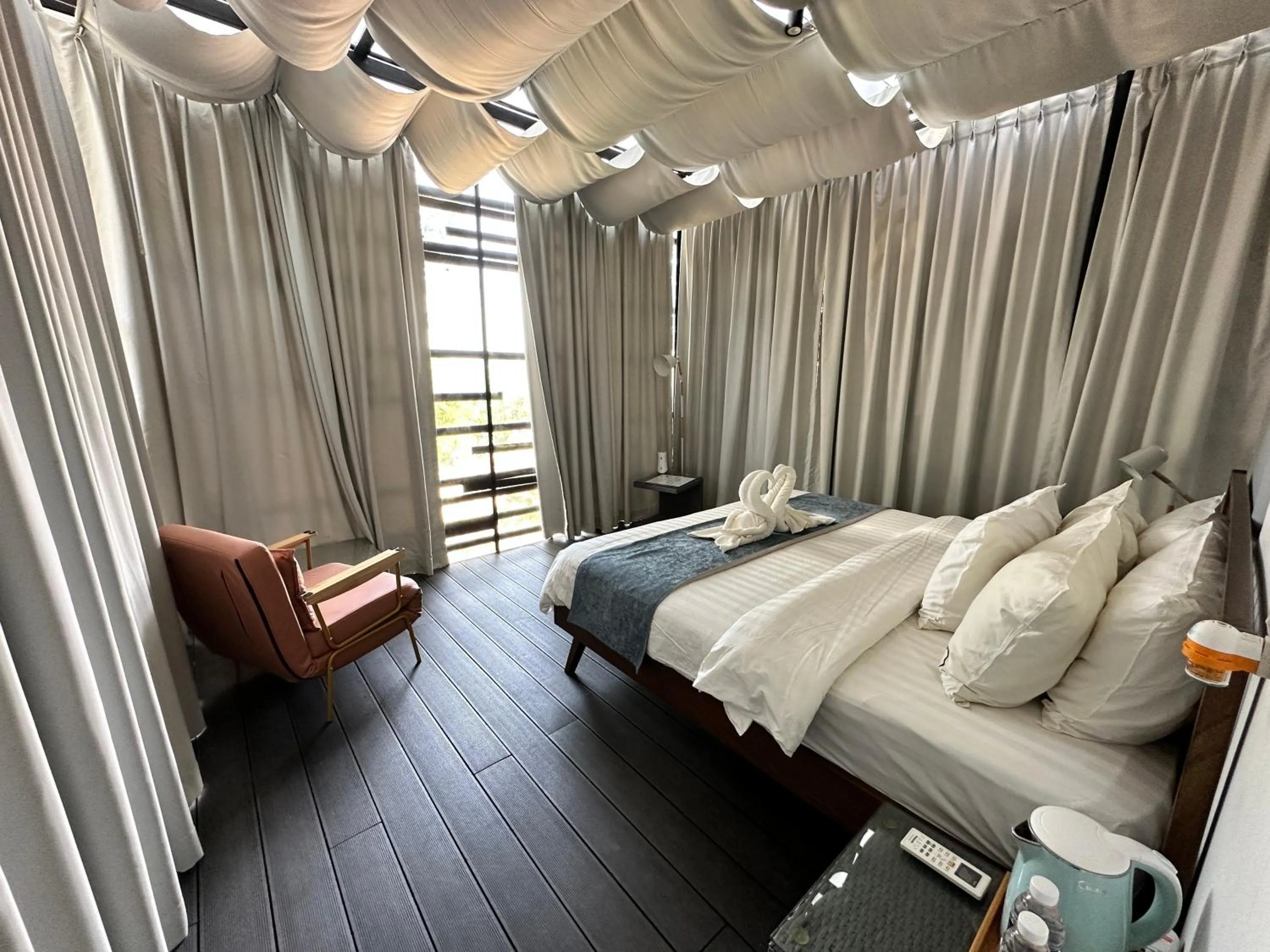 Bedroom, Bed in The Culvert