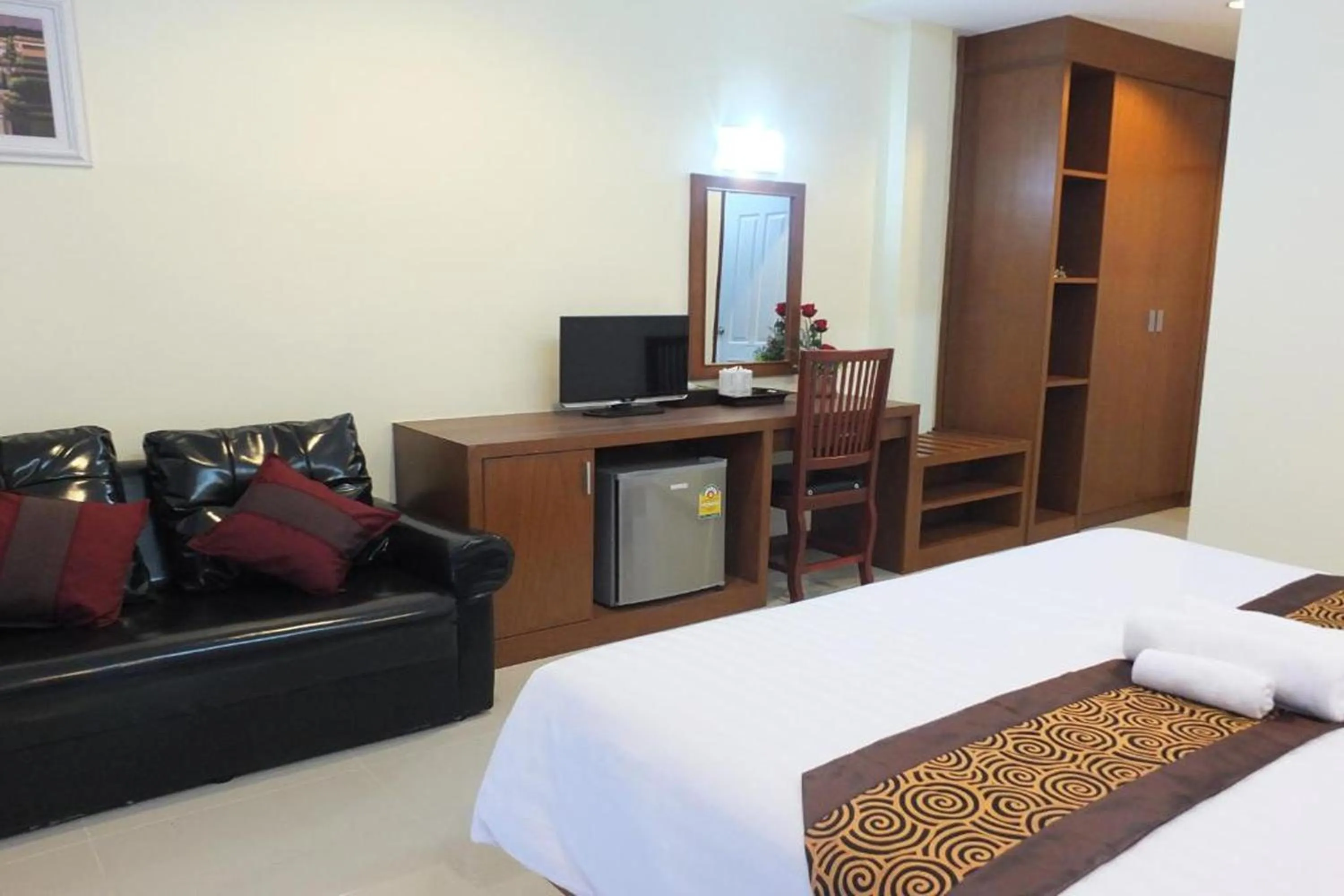 TV and multimedia in Karnmanee Place Hotel