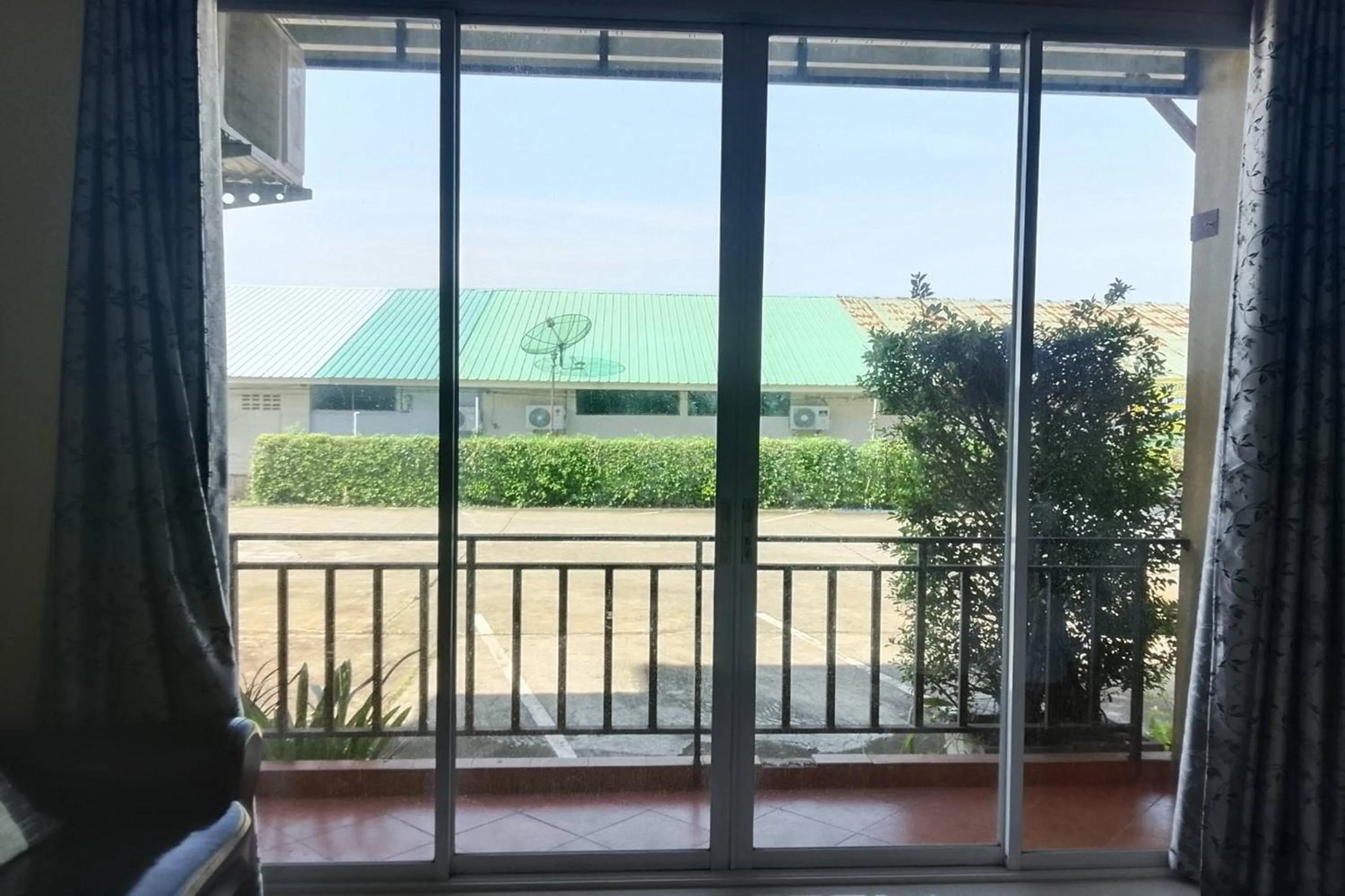 Balcony/Terrace in Karnmanee Place Hotel