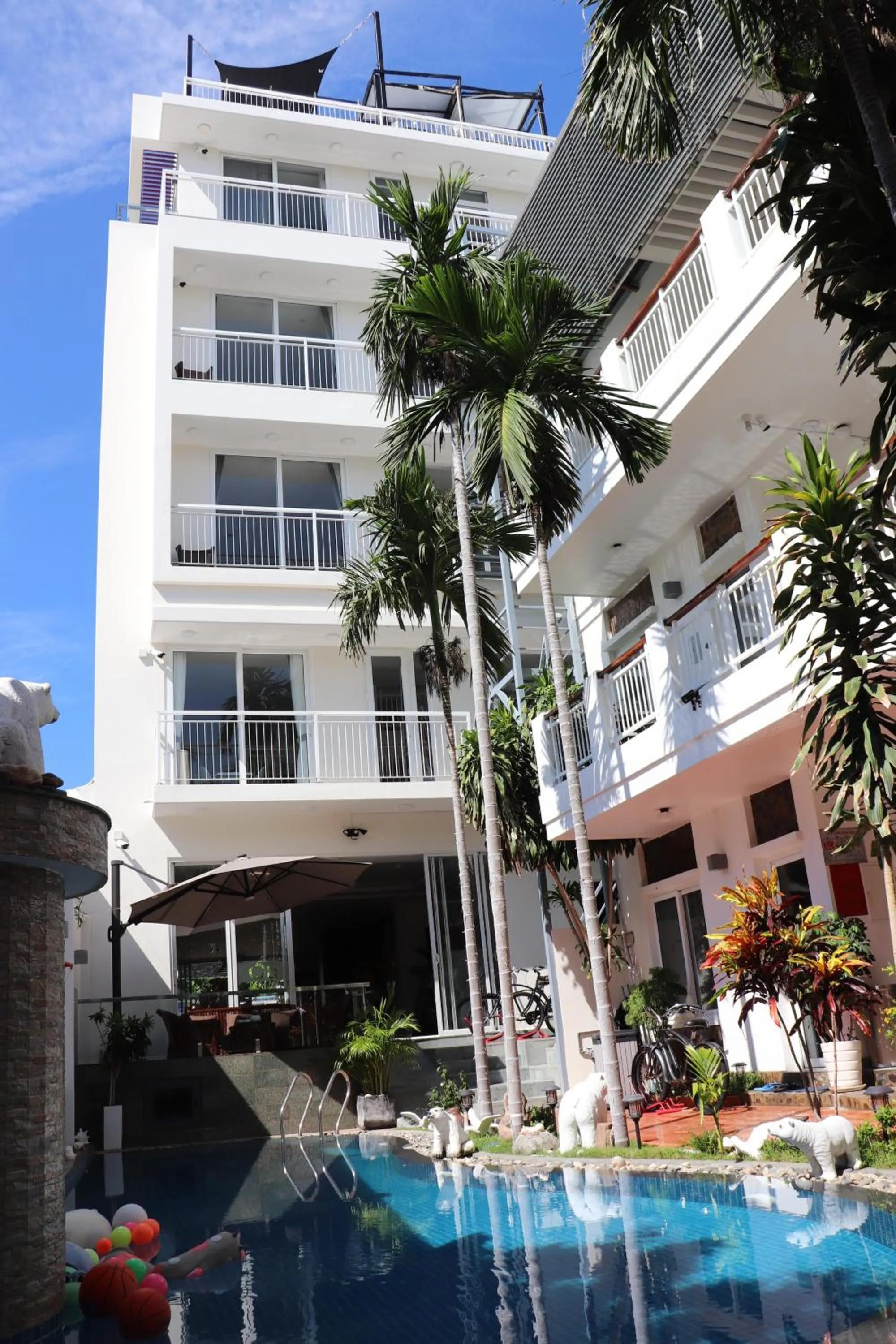 Pool view in Qli Hotel Muine