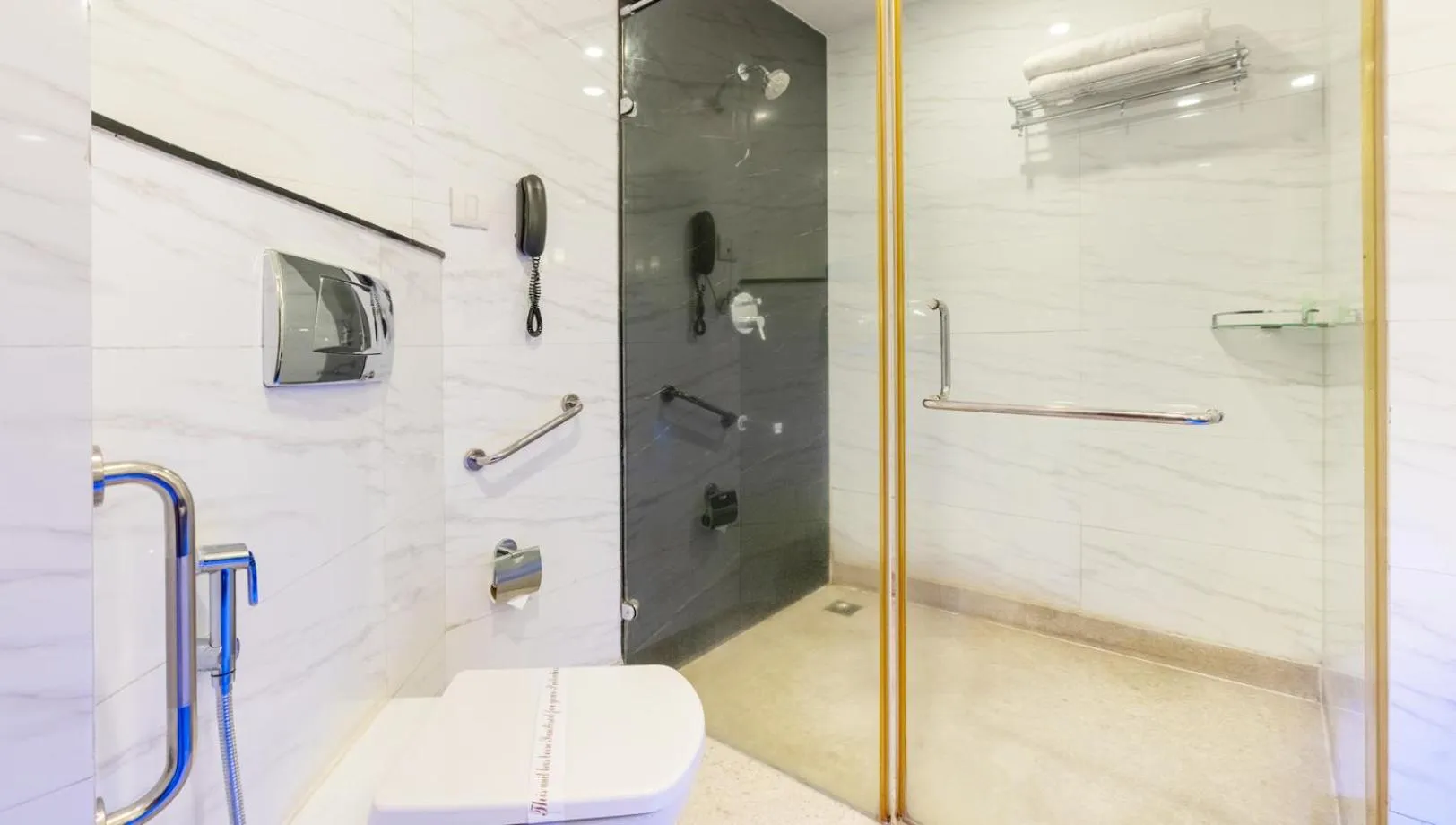 Bathroom in SFO Hotel and Suites