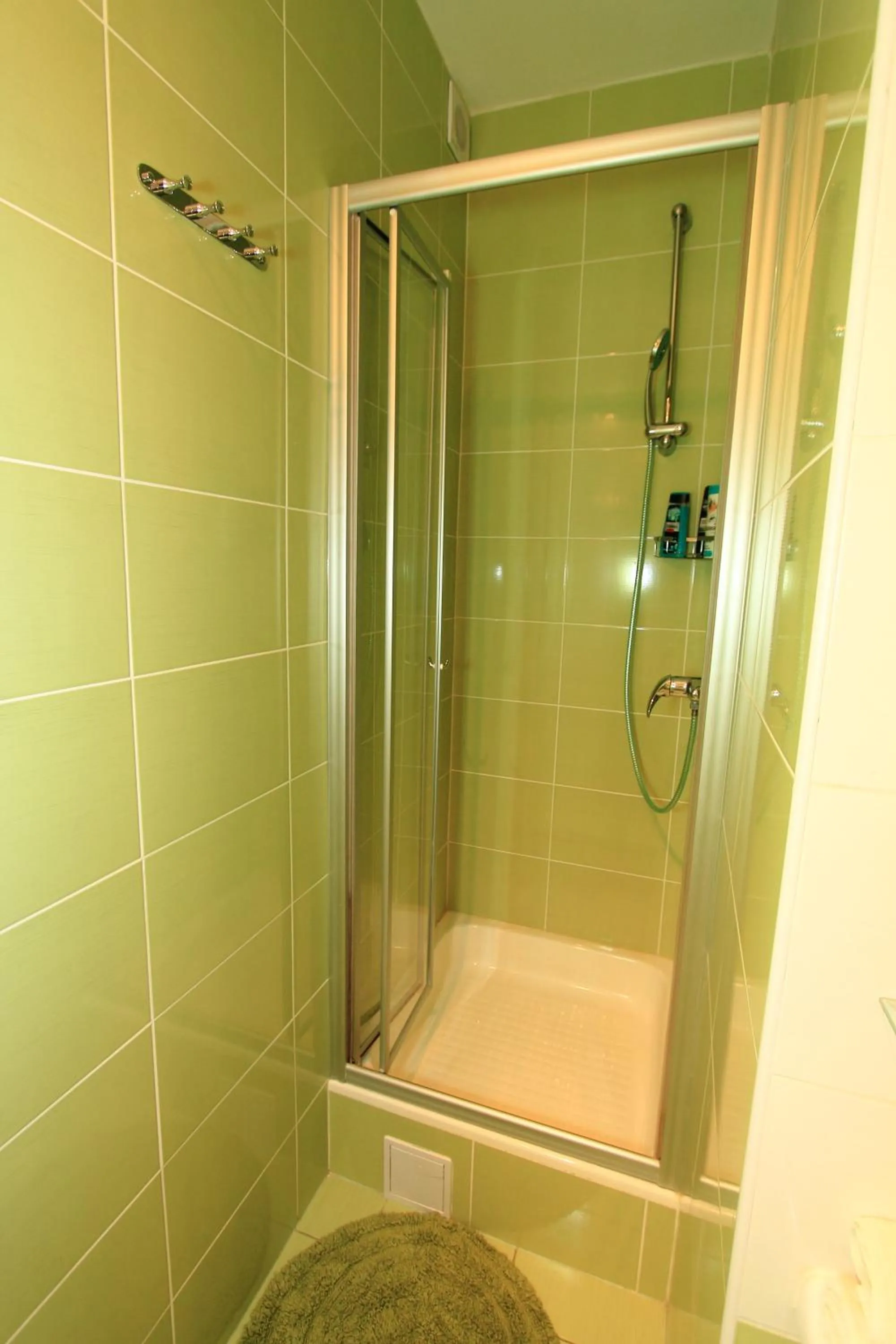 Bathroom in Nirvana Rooms & Apartments