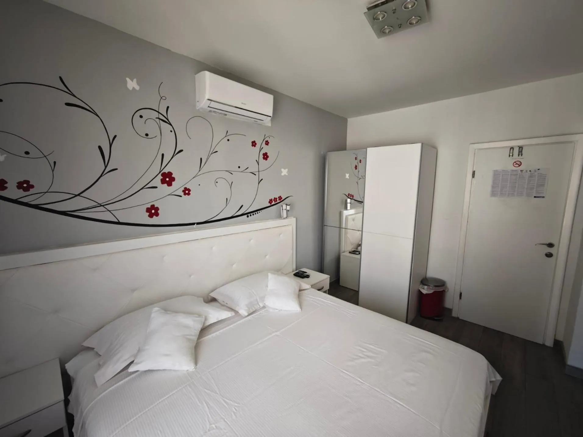 Photo of the whole room, Bed in Nirvana Rooms & Apartments