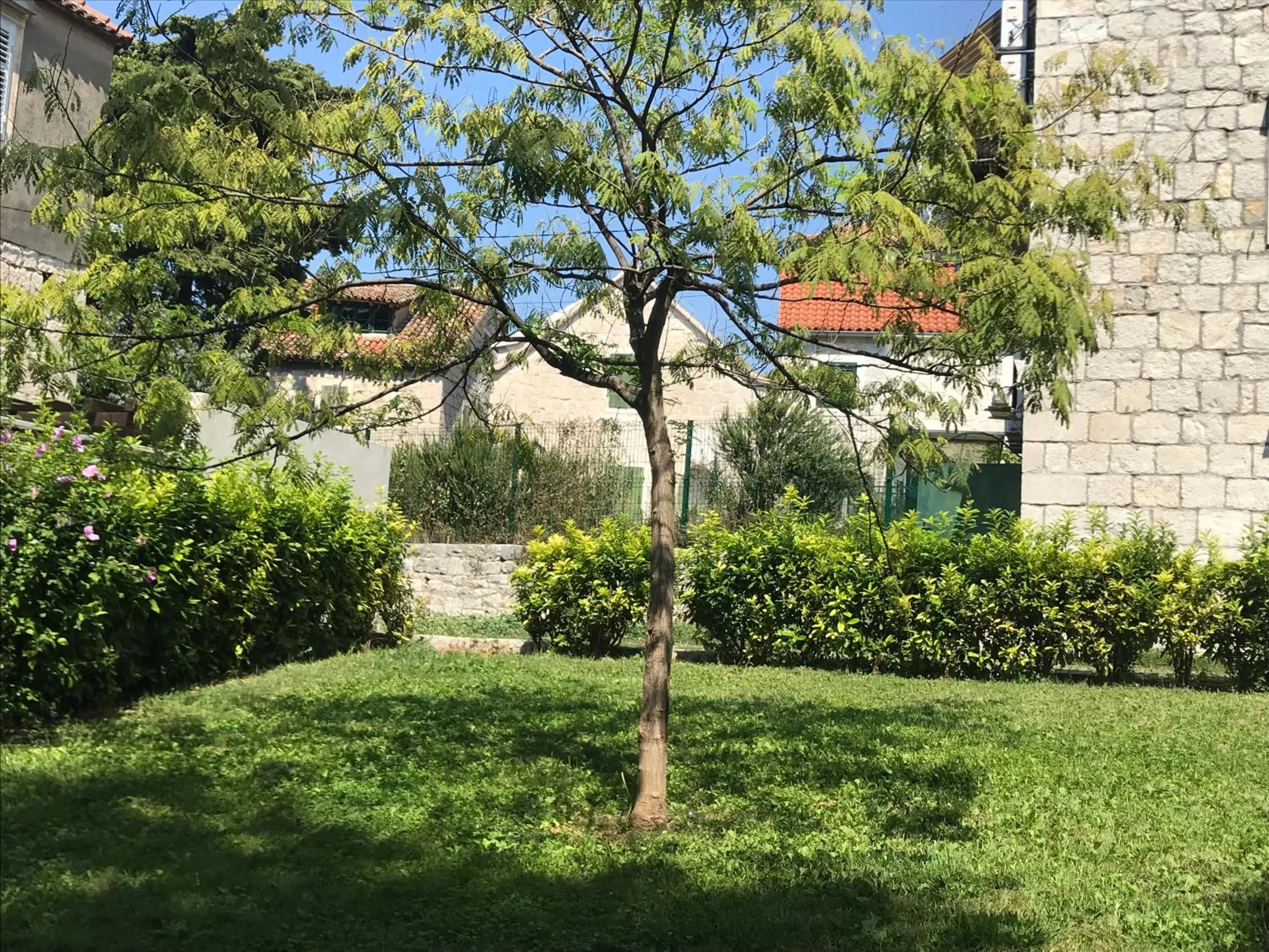 Garden in Nirvana Rooms & Apartments