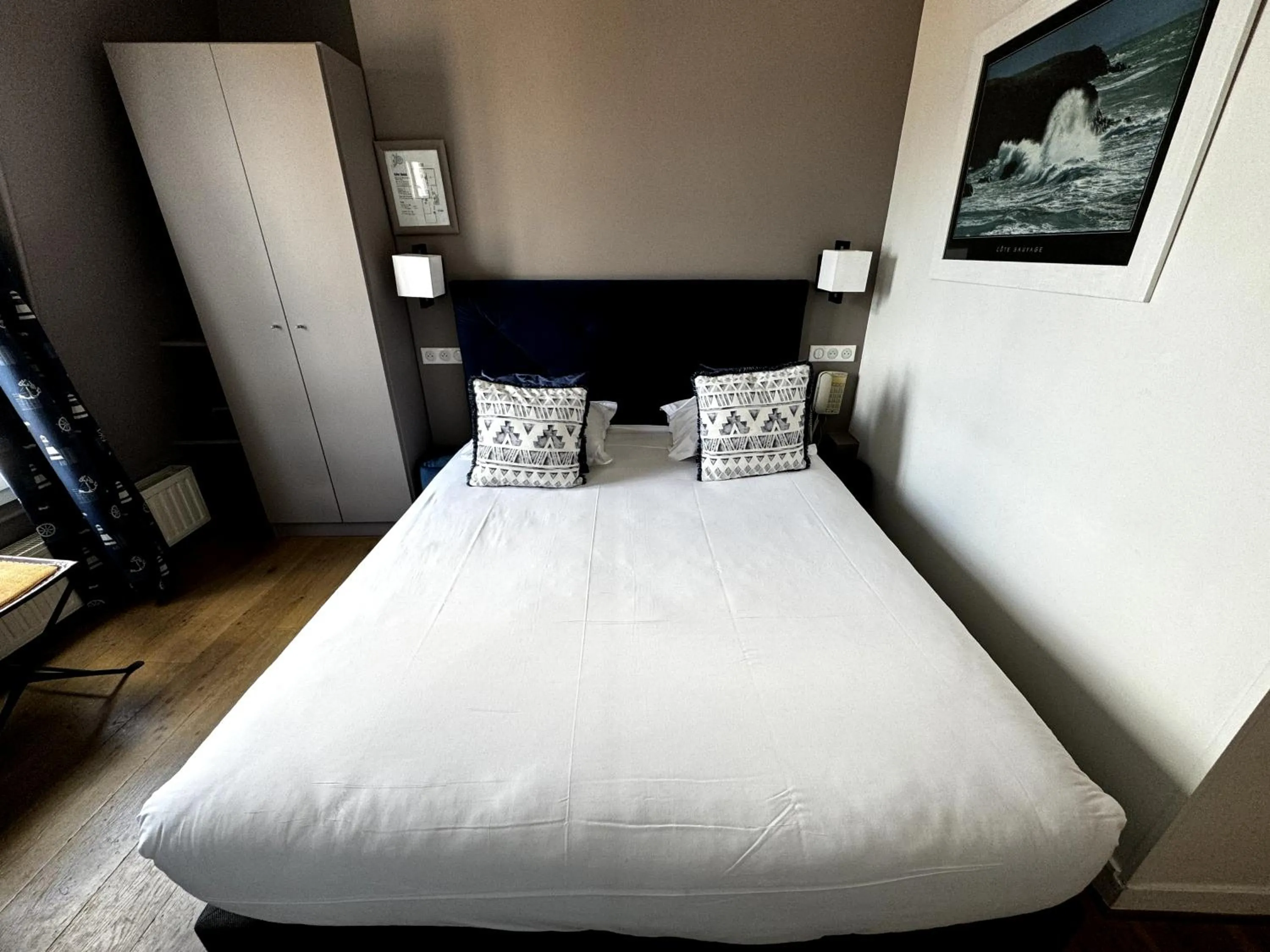 Bedroom, Bed in L'Amiral