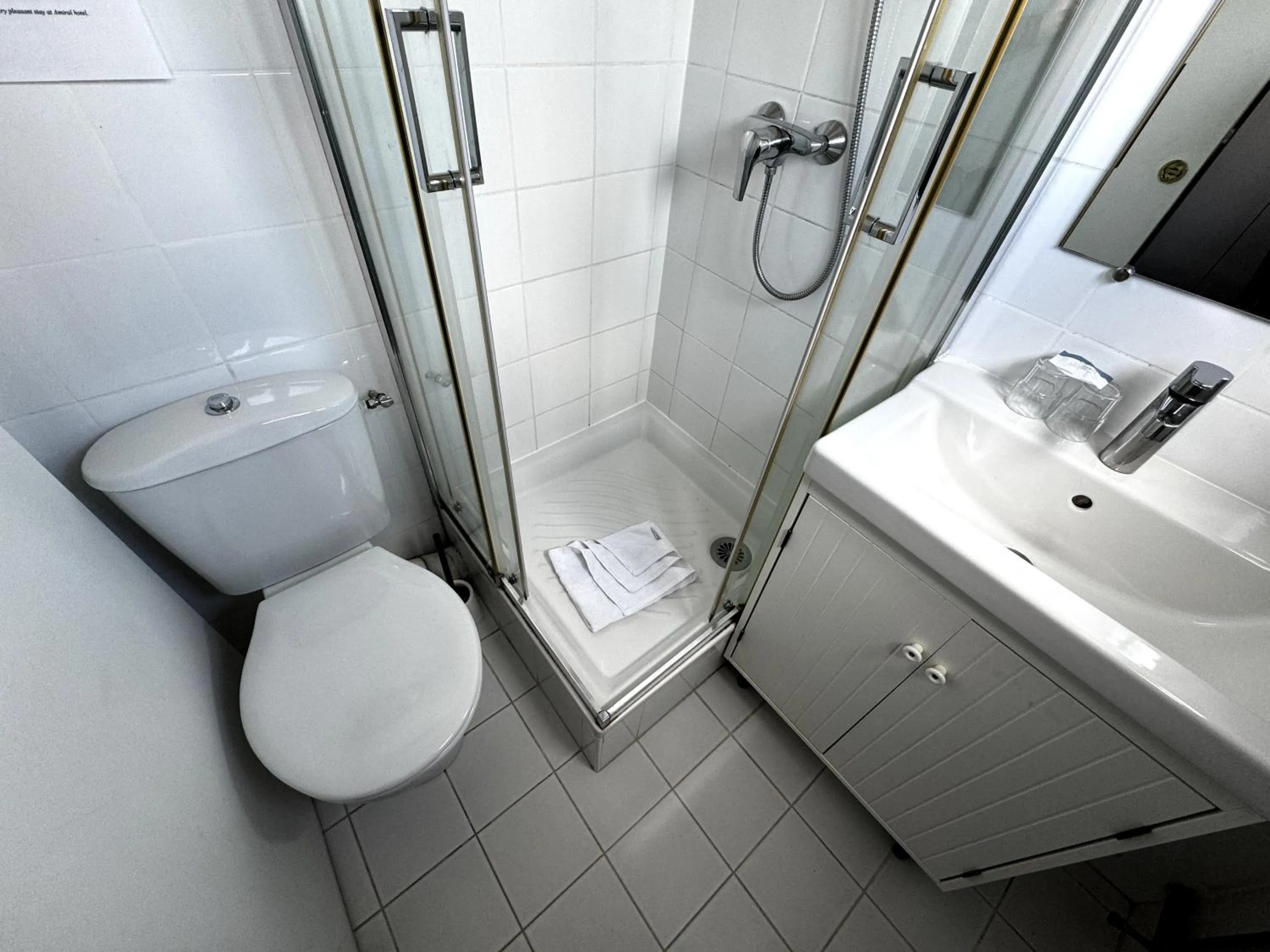 Bathroom in L'Amiral