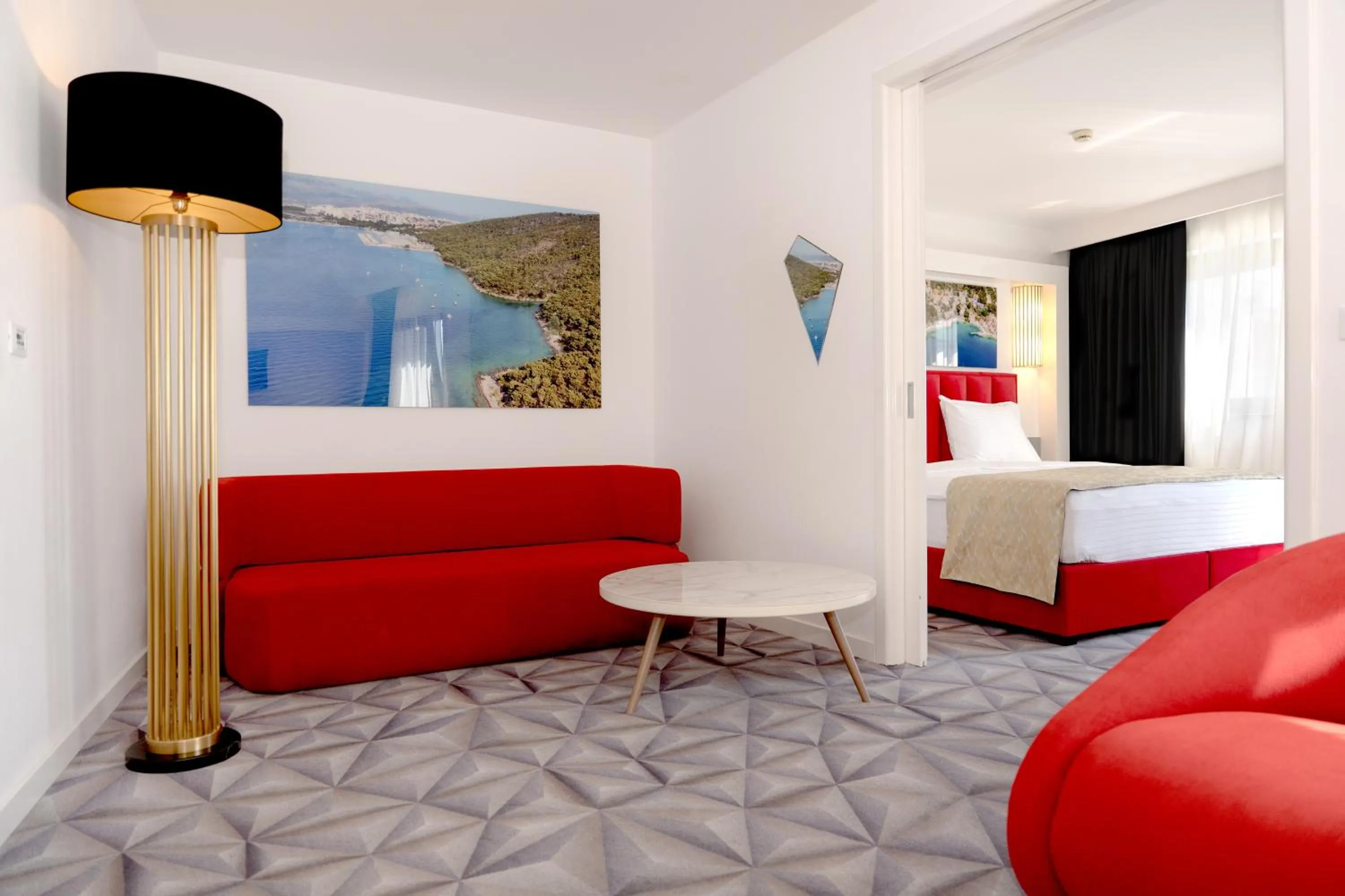 Living room, Bed in Hotel Luxe