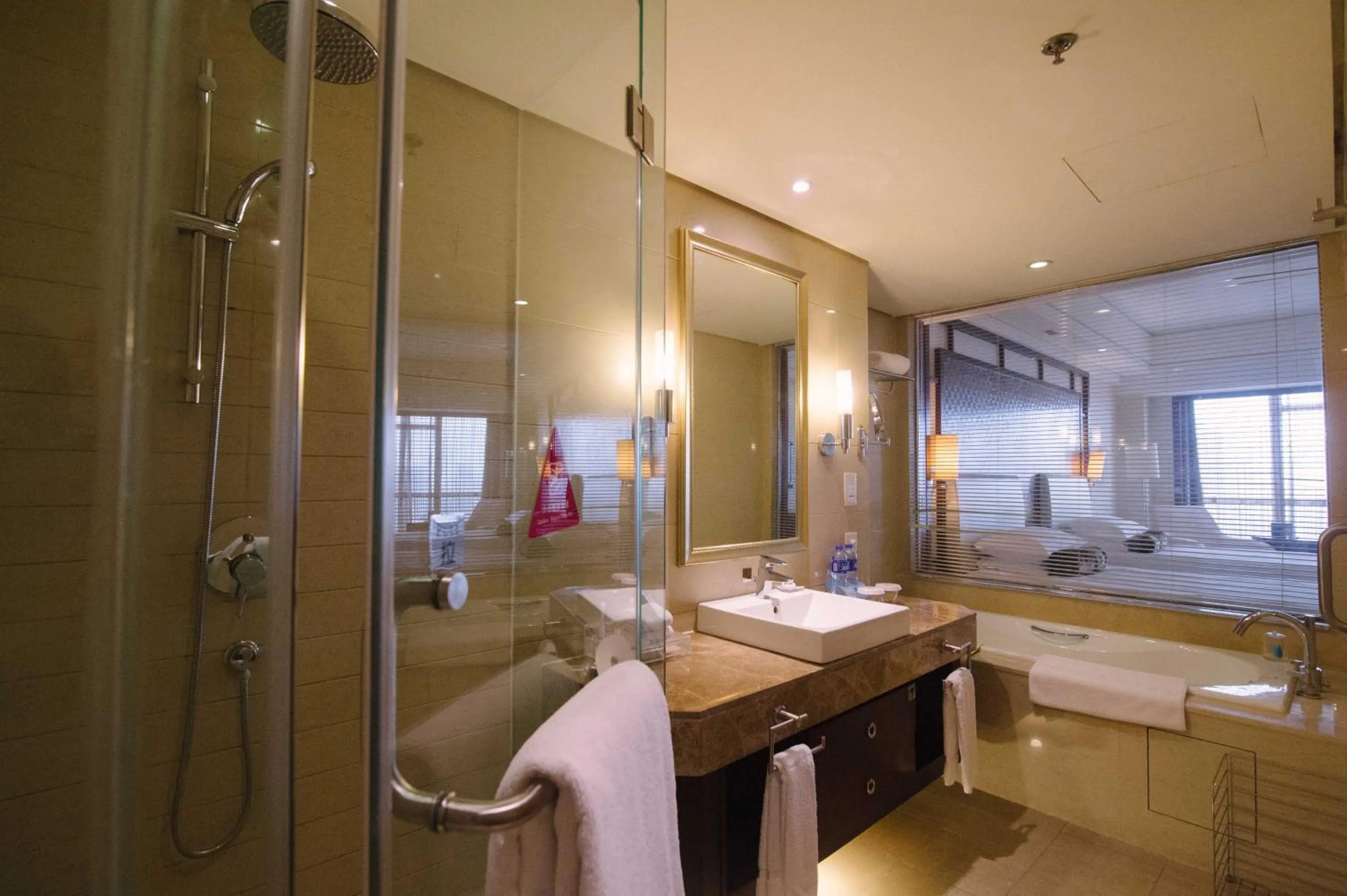 Bathroom in Haiwaihai Grand Hotel Ma'anshan