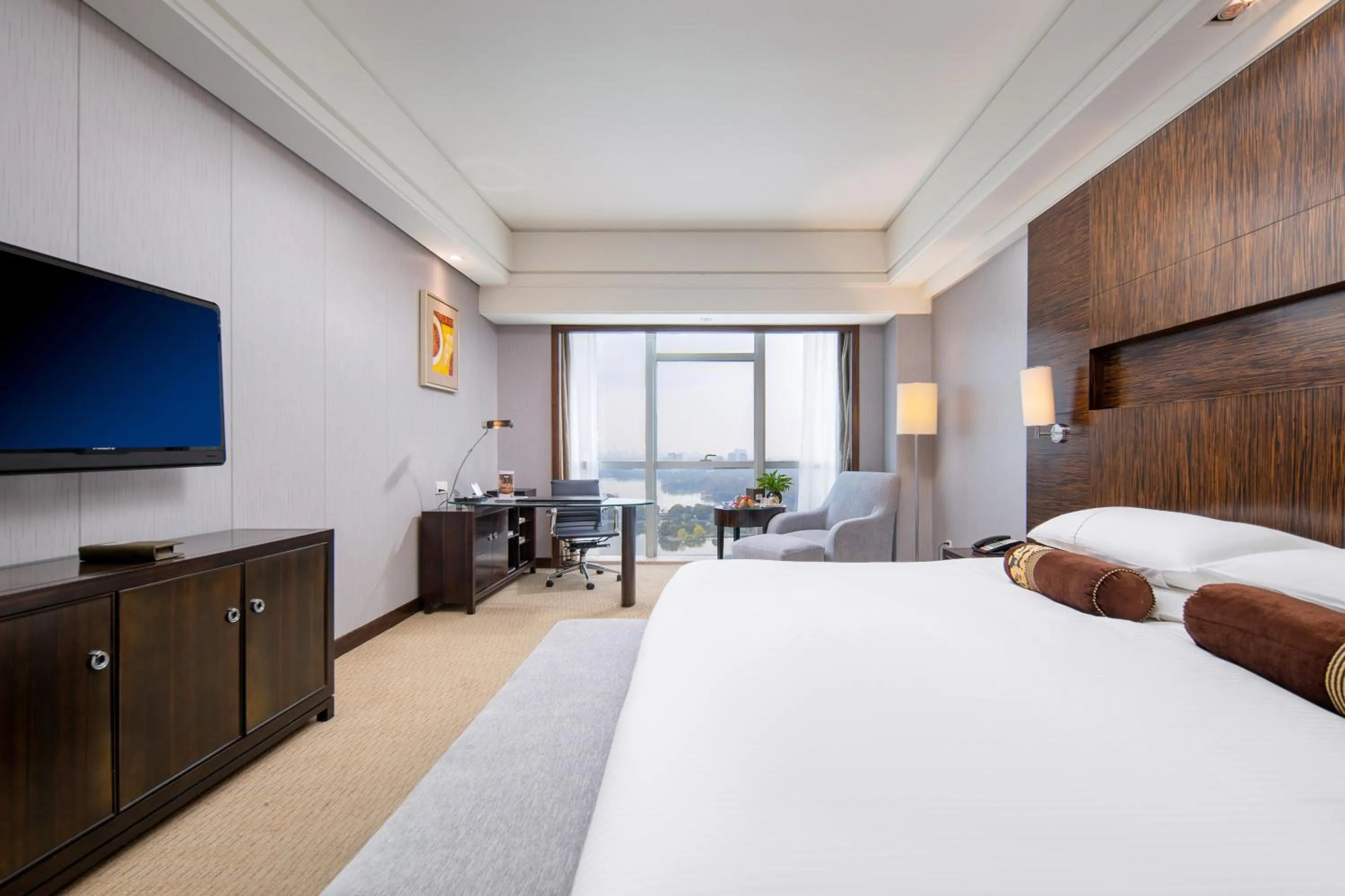 Bedroom, Bed in Haiwaihai Grand Hotel Ma'anshan