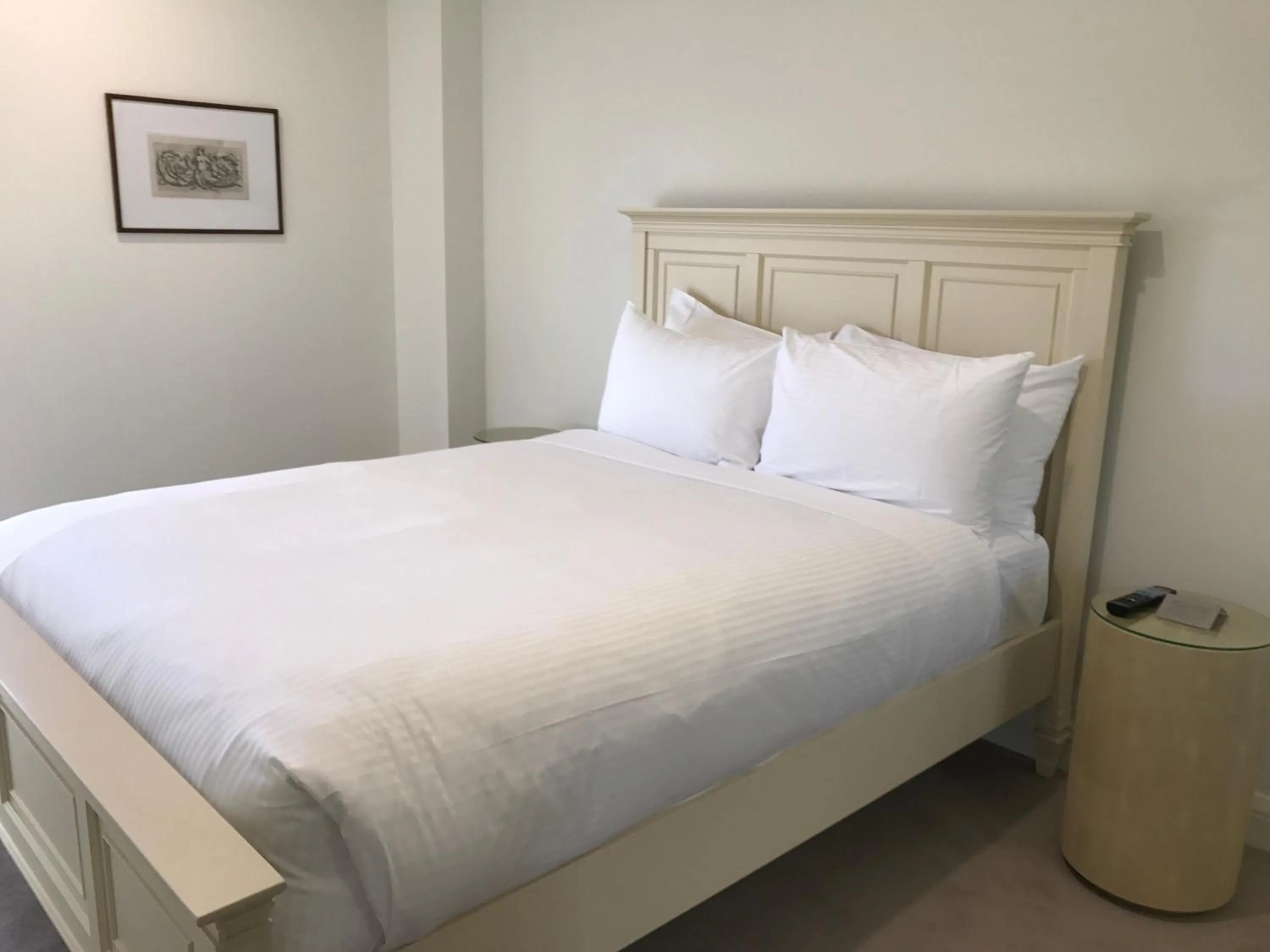 Bed in Knightsbridge Canberra