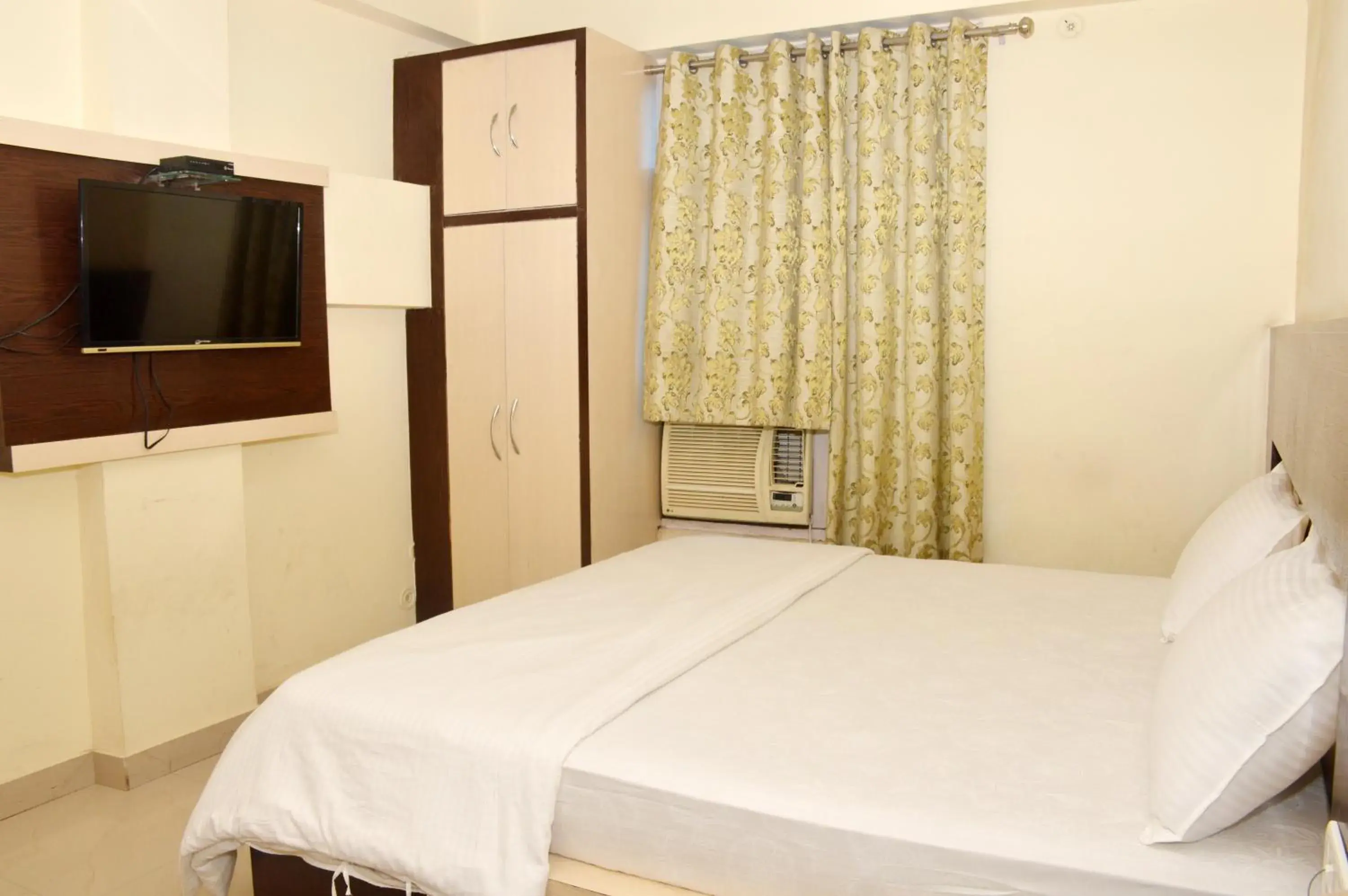 Deluxe Double Room in Hotel Nand Residency Deluxe Double Room in Hotel Nand Residency
