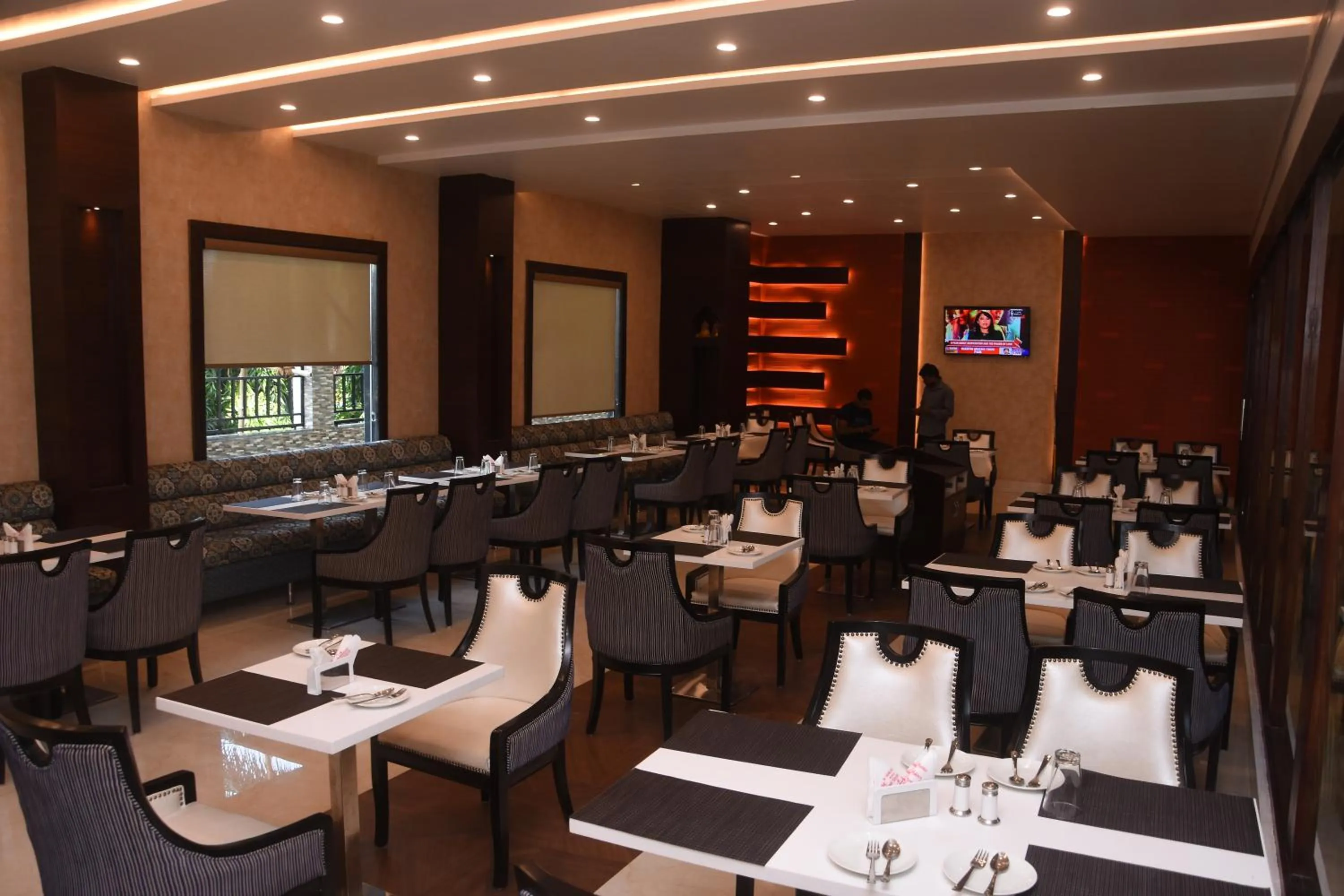 Restaurant/places to eat in Hotel Nand Residency