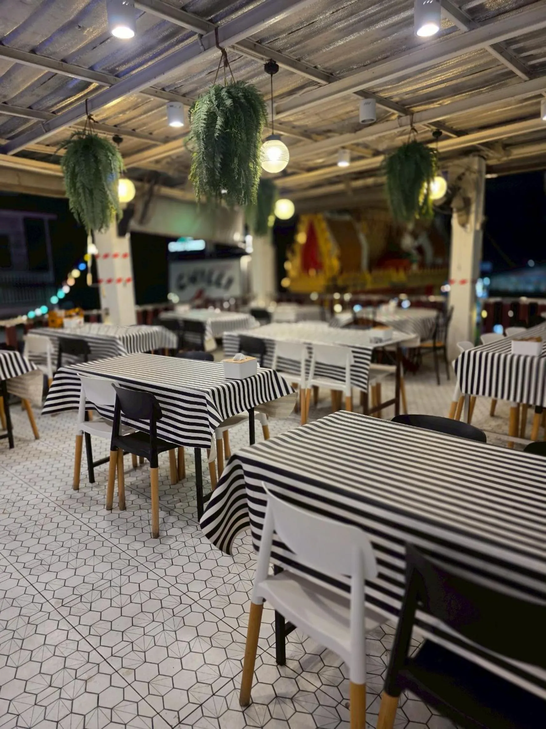 Restaurant/places to eat in Chilli Hotel&Restaurant