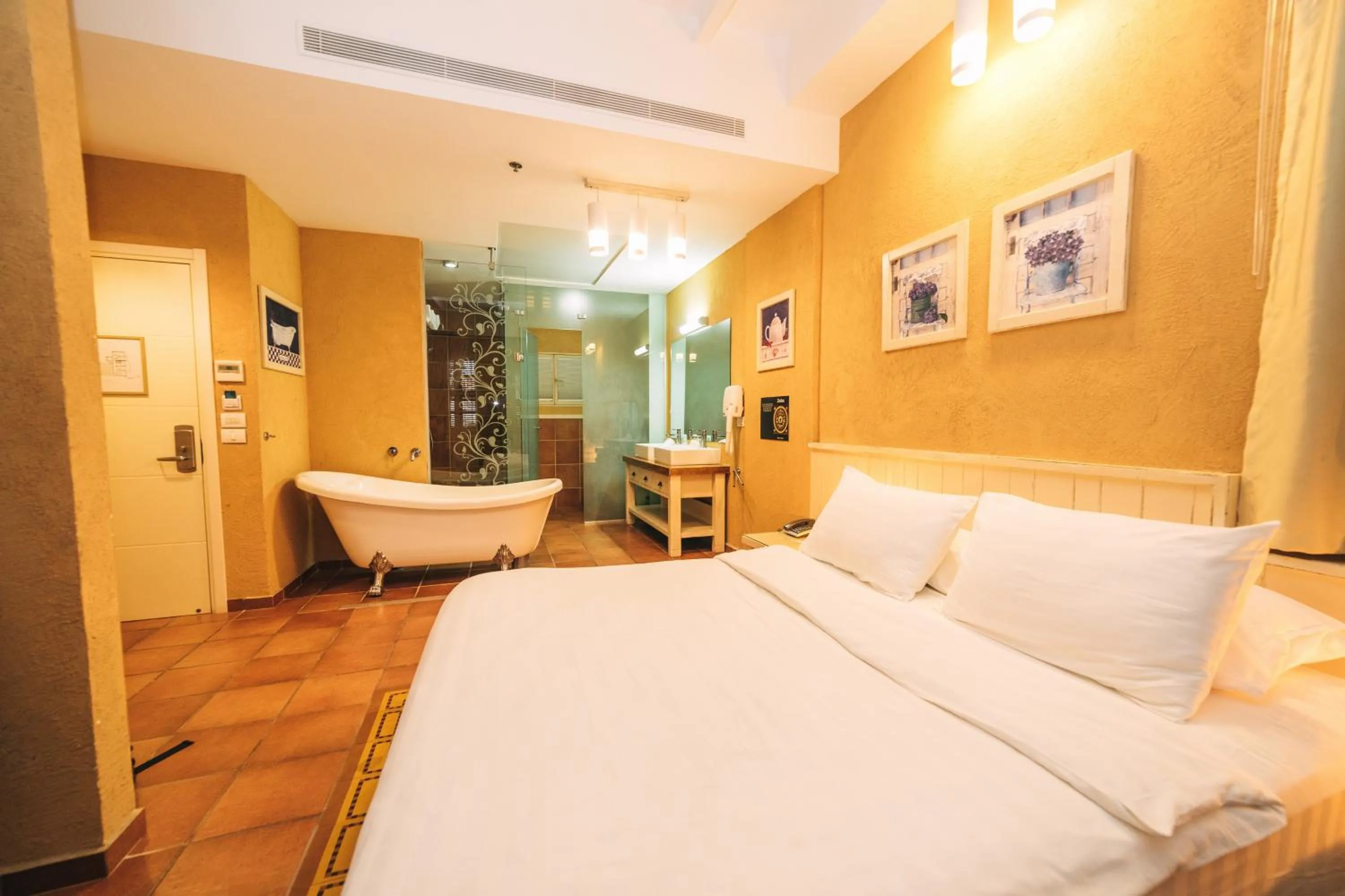 Photo of the whole room, Bed in Templers House Boutique hotel