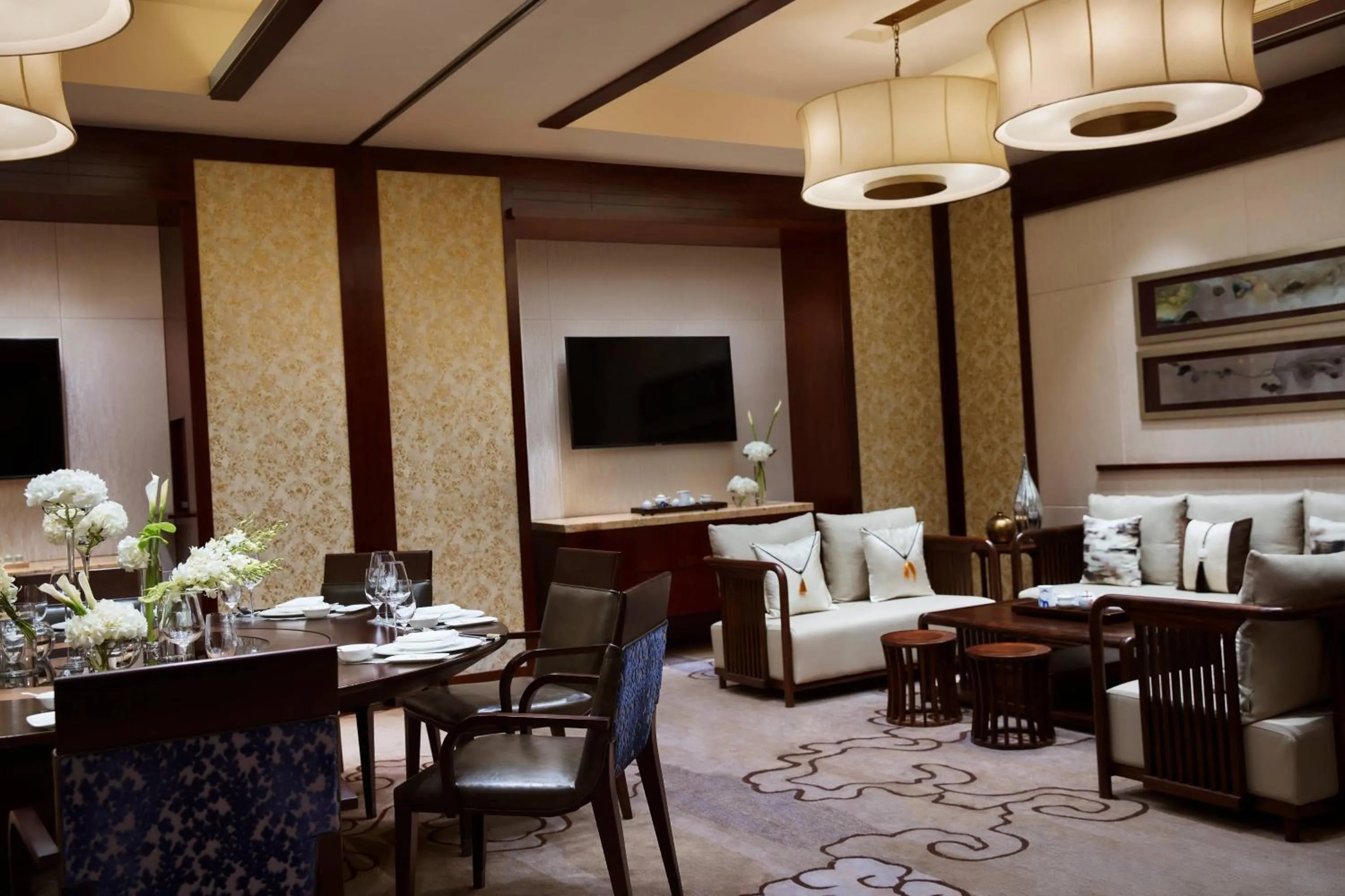Restaurant/places to eat in Renaissance Wuhan Hotel