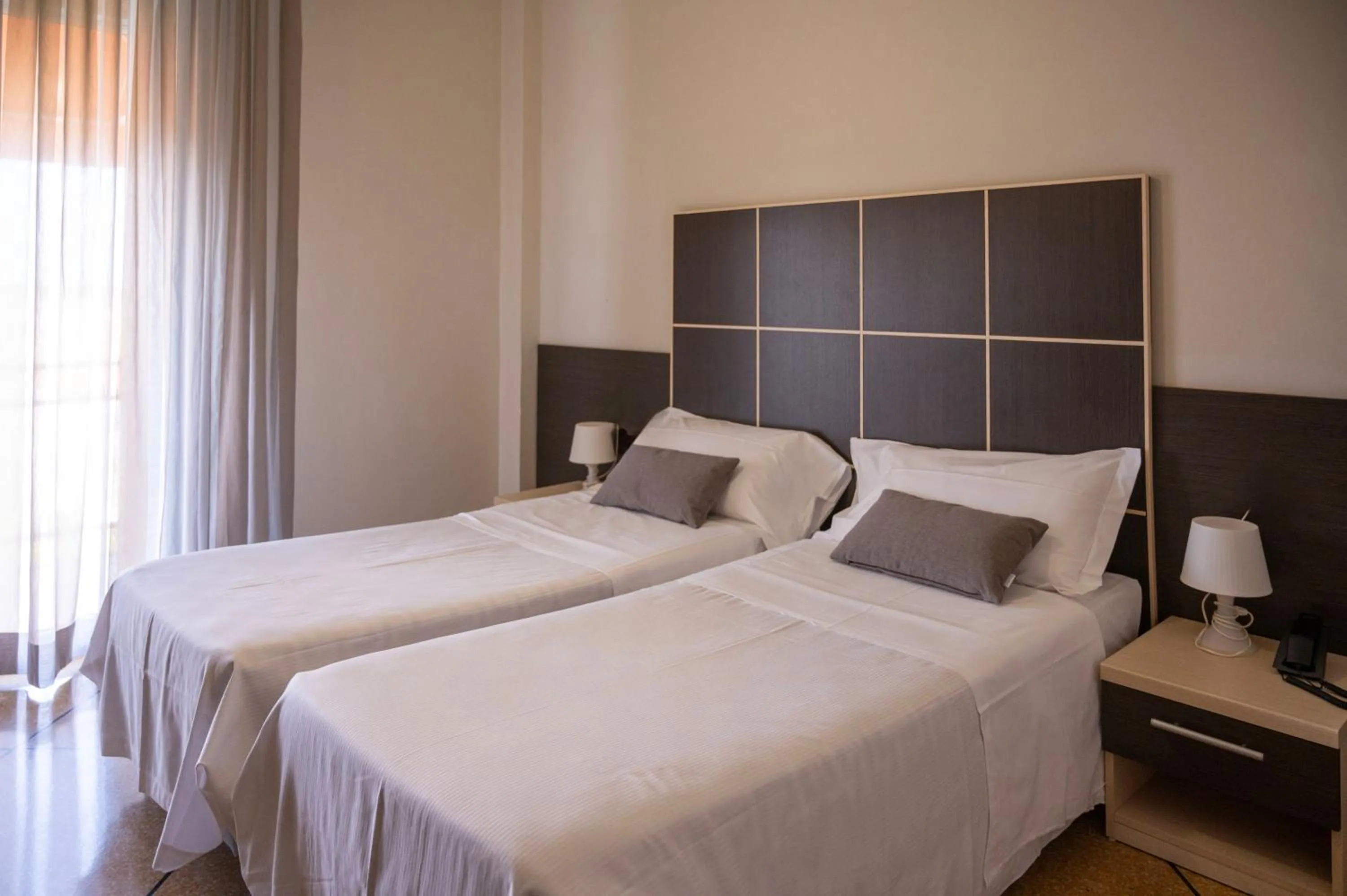 Bedroom, Bed in Hotel Mediterraneo