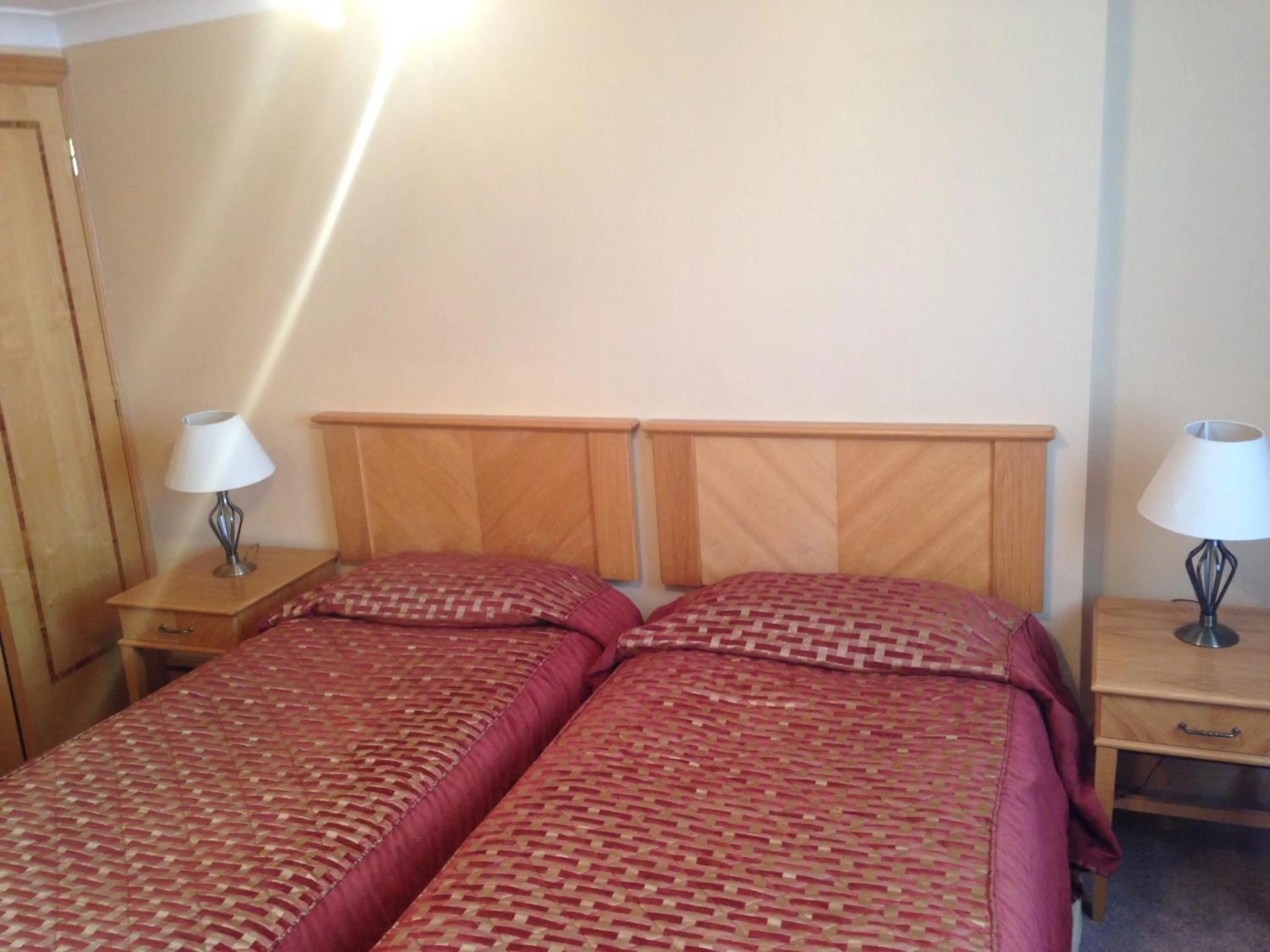 Photo of the whole room, Bed in Troy Hotel