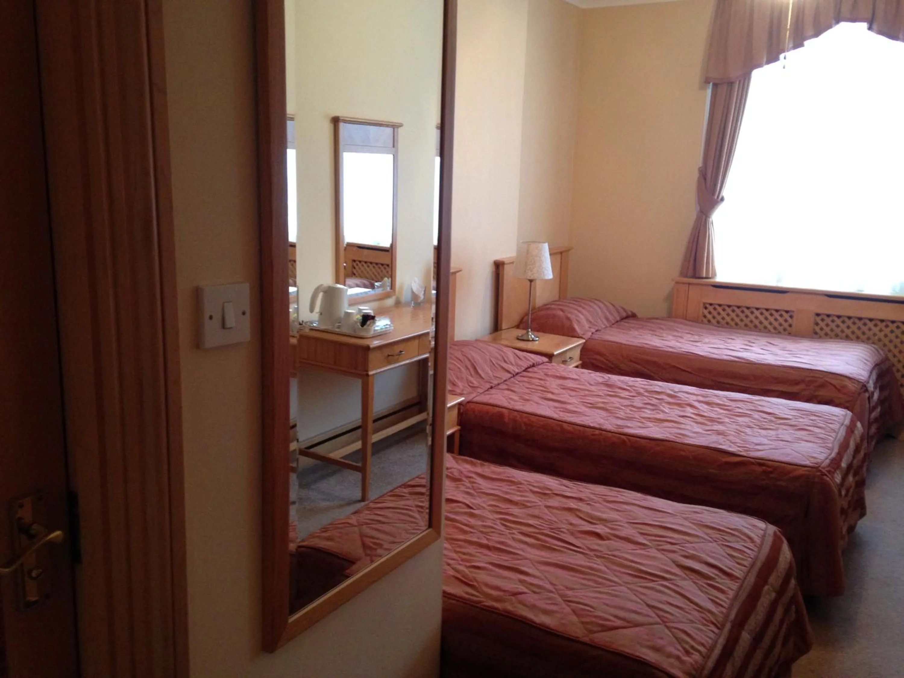 Photo of the whole room, Bed in Troy Hotel