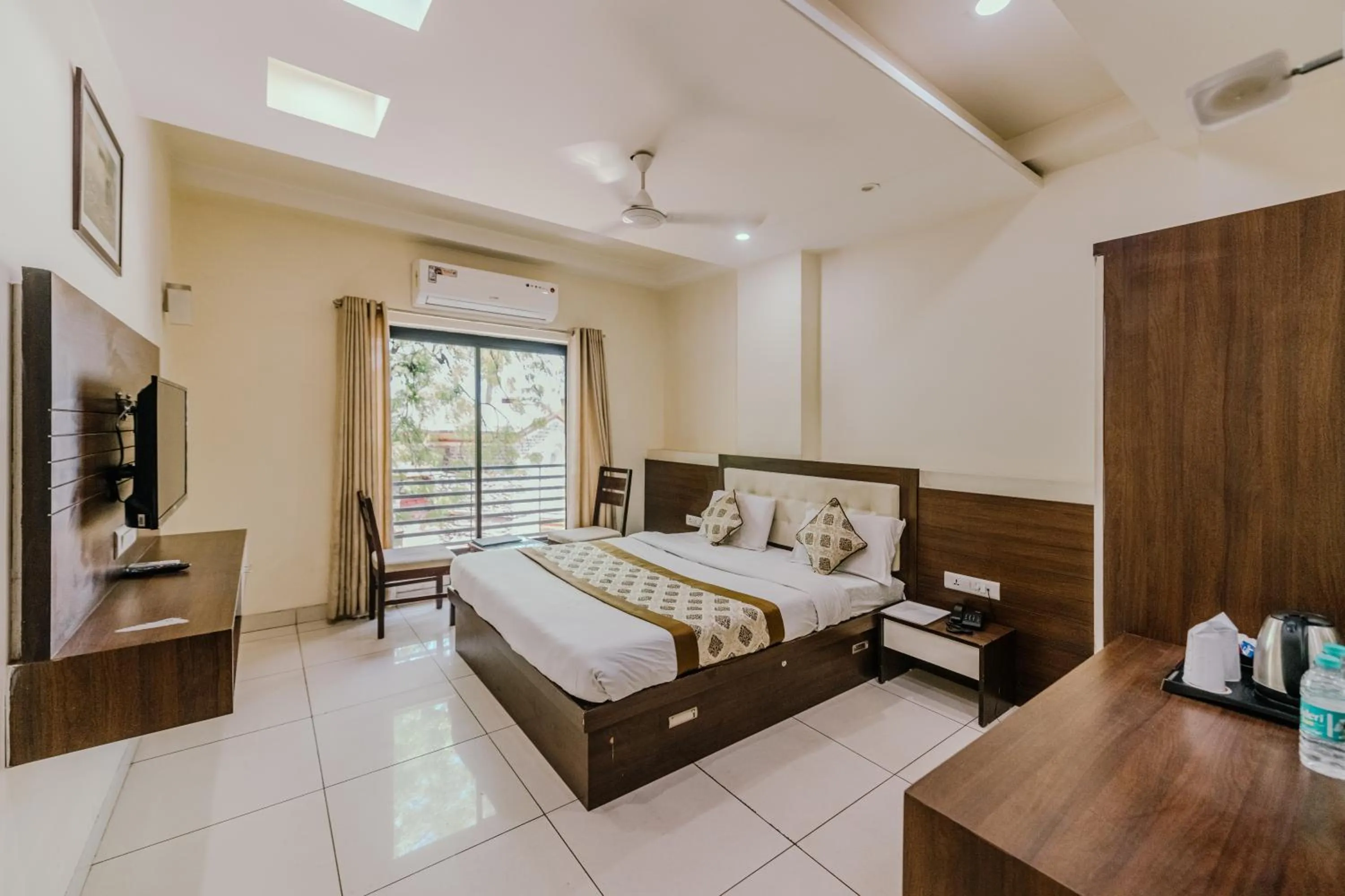 Bed in Hotel Fortune Plaza