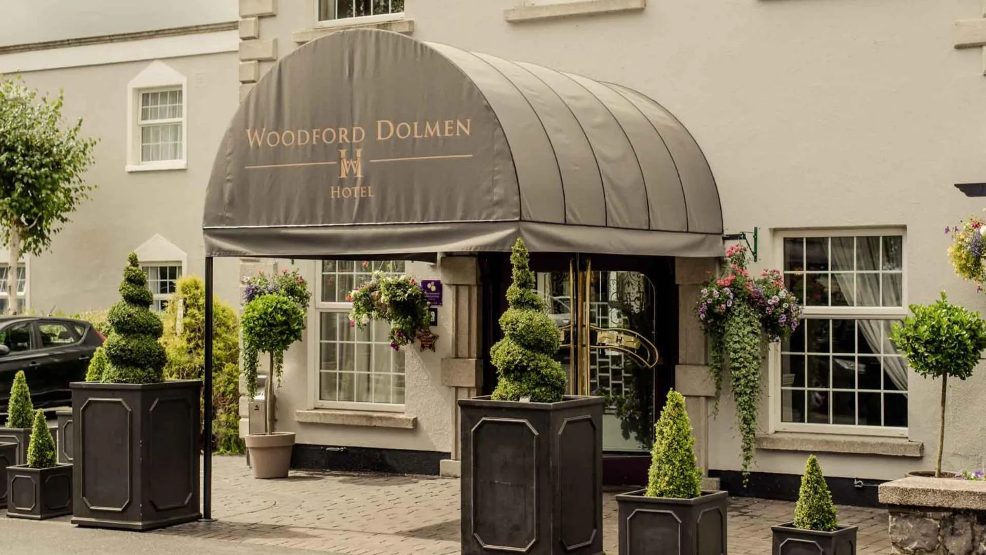 Facade/entrance in Woodford Dolmen Hotel Carlow