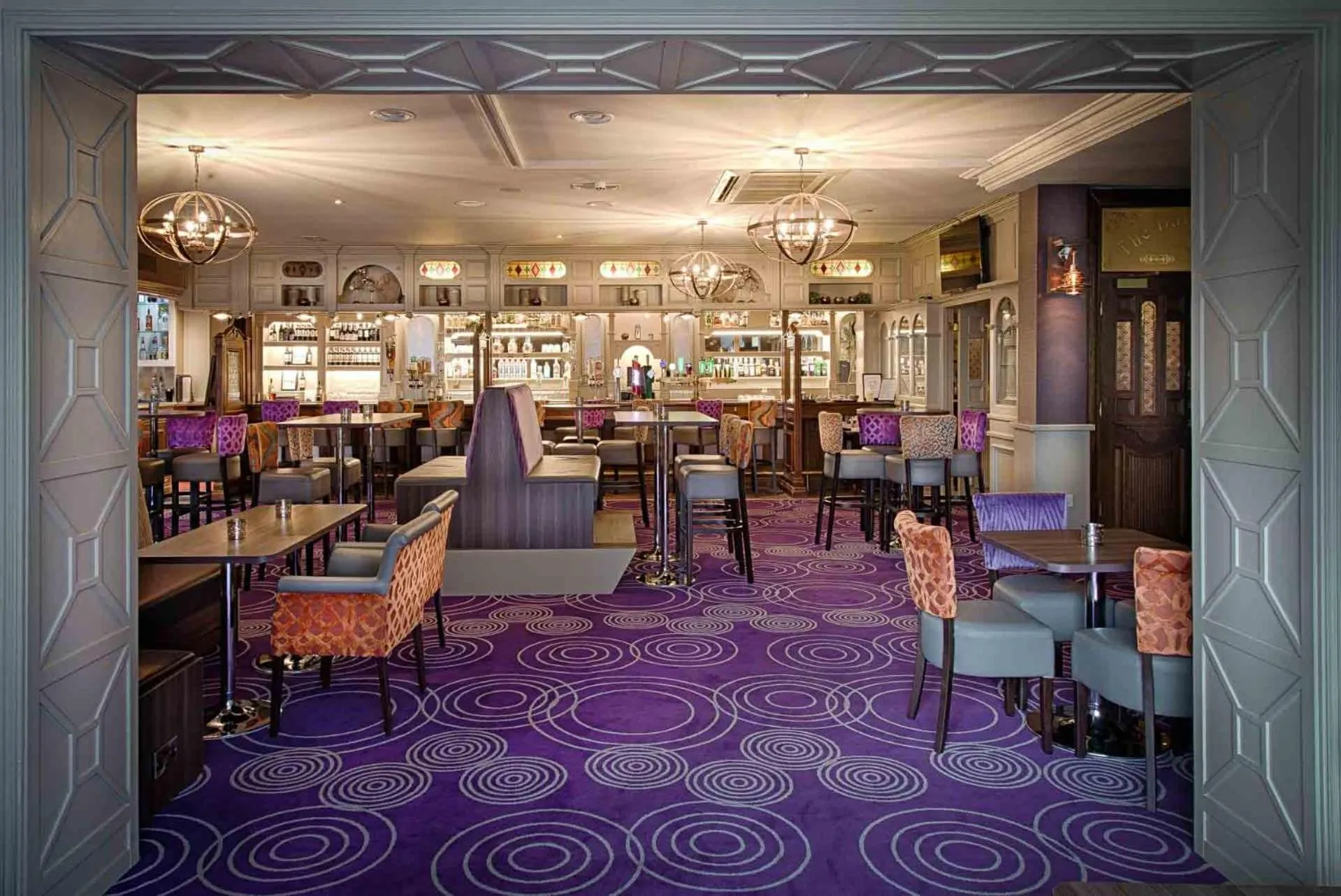 Lounge or bar in Woodford Dolmen Hotel Carlow