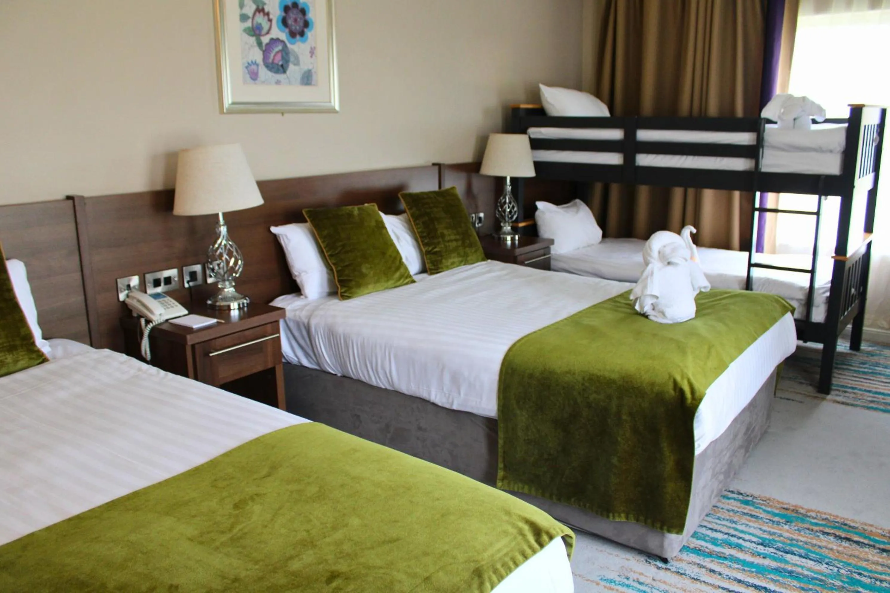 Family, Bed in Woodford Dolmen Hotel Carlow