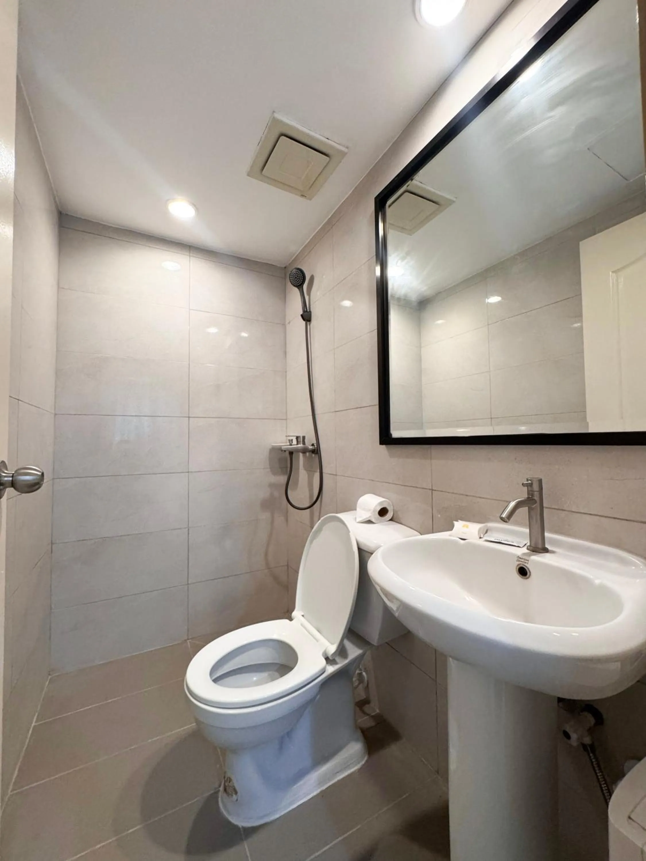 Shower in Palladium Suites Hotel