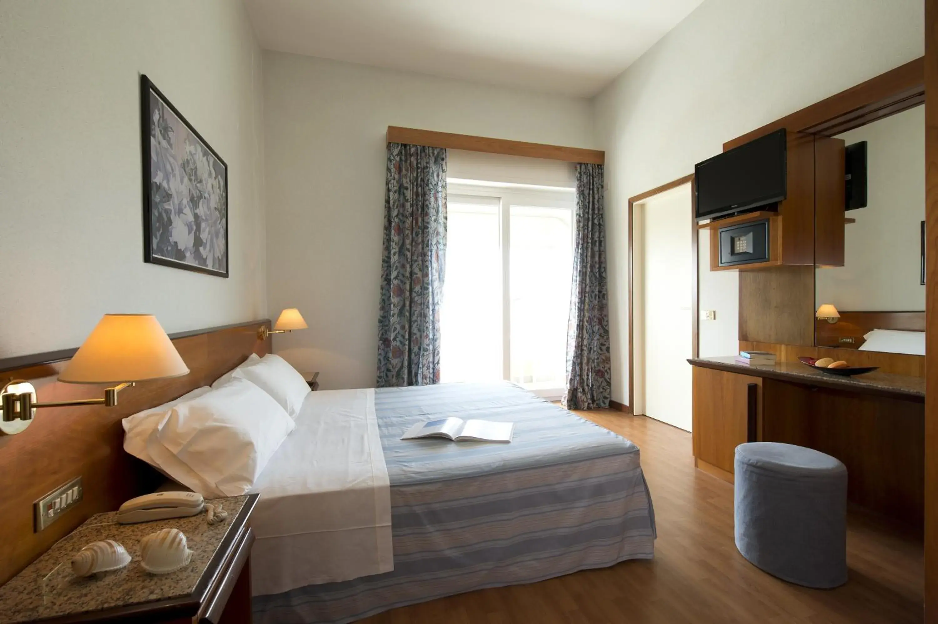 Double or Twin Room with Sea View in Hotel Giulia Double or Twin Room with Sea View in Hotel Giulia