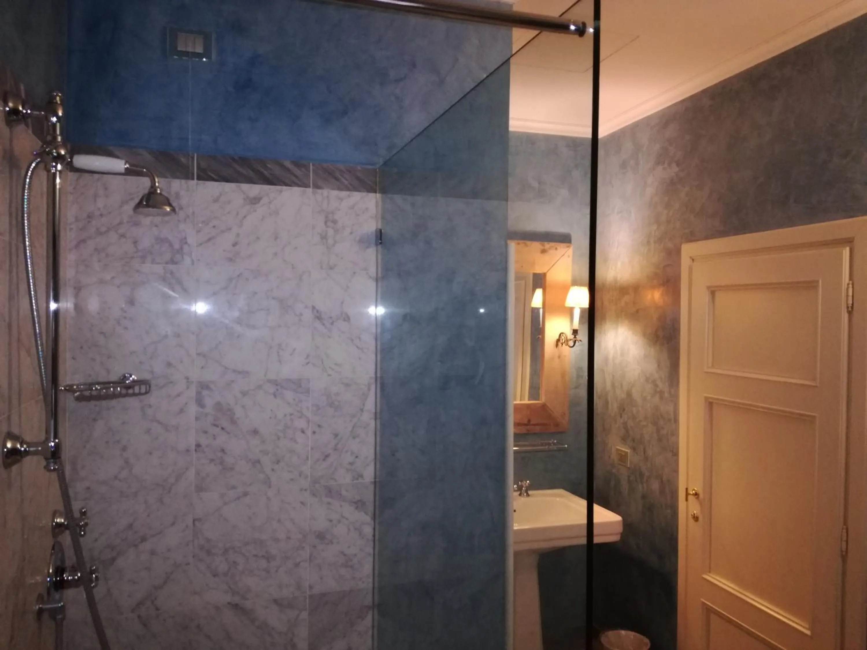 Shower in Palazzo Rocchi - Residenza D'Epoca