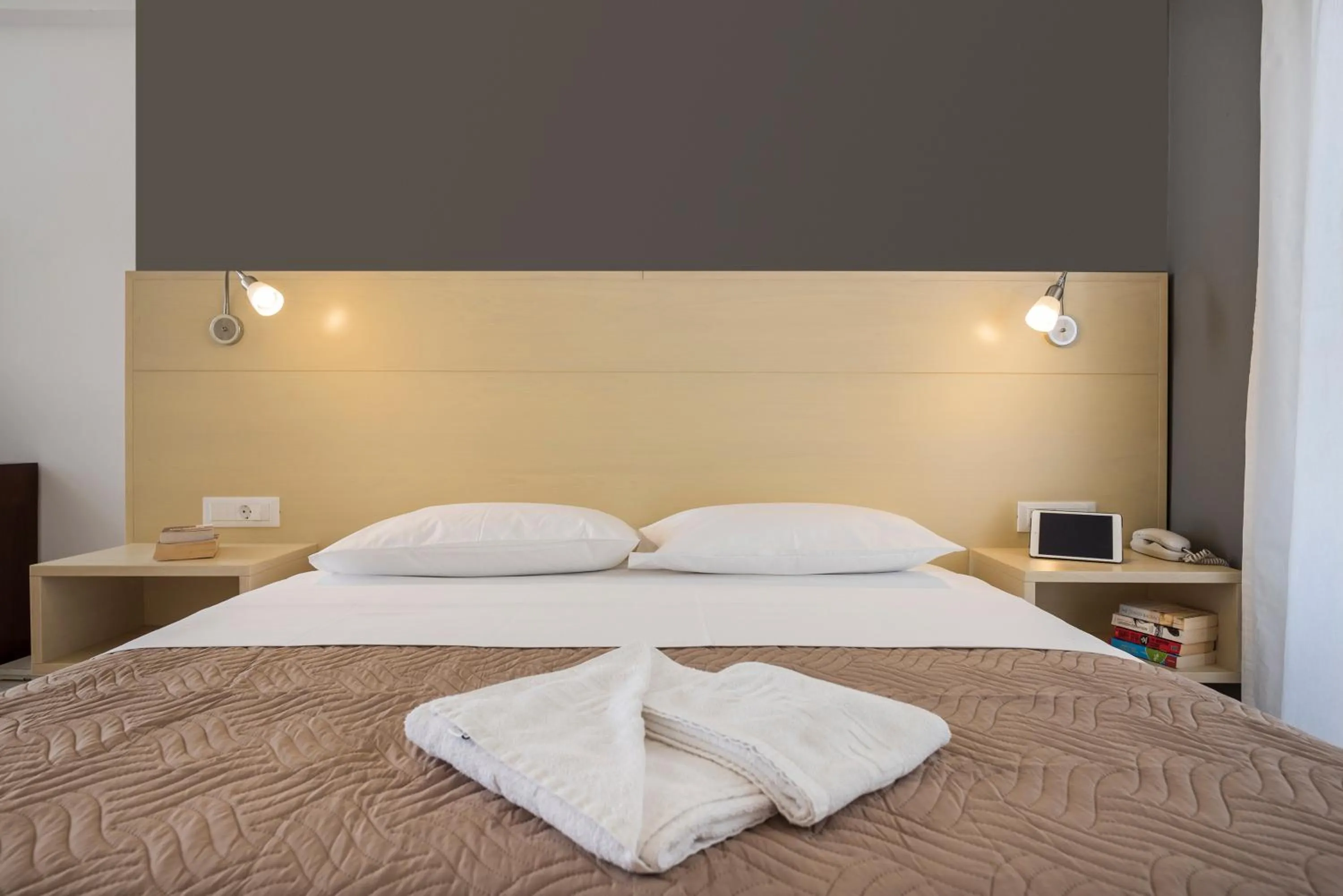 Bed in Esplanade Apartments - Heated Pool