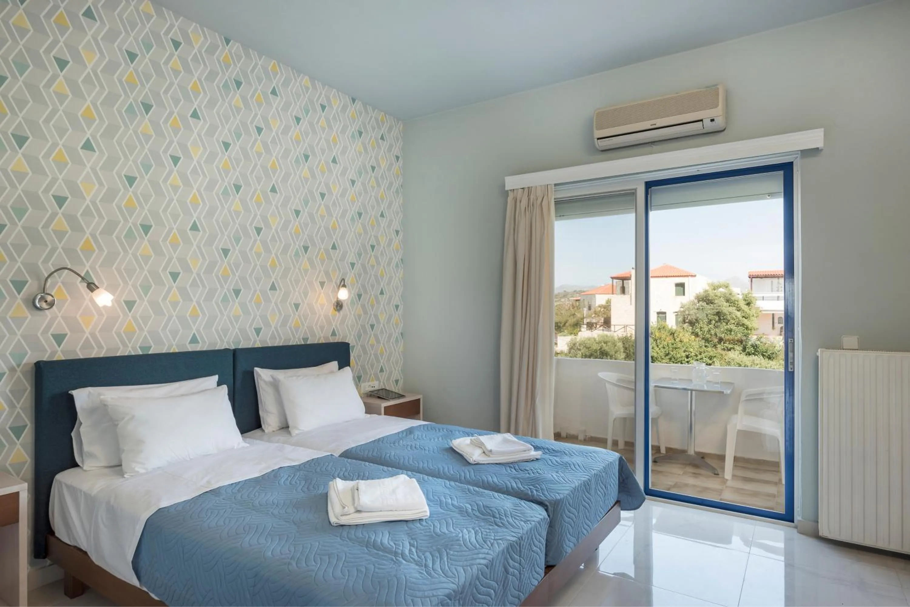 Bed in Esplanade Apartments - Heated Pool