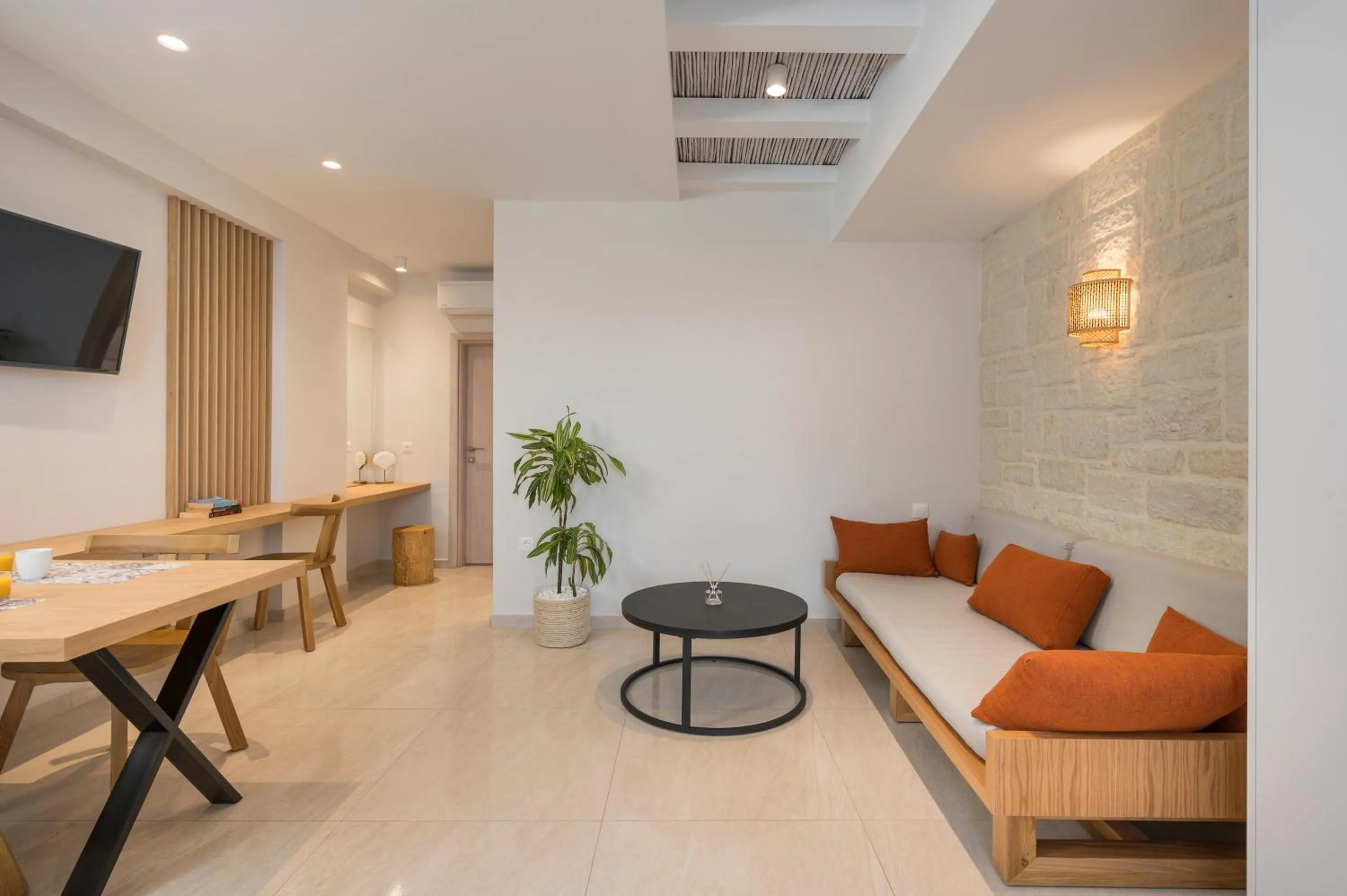 TV and multimedia in Esplanade Apartments - Heated Pool