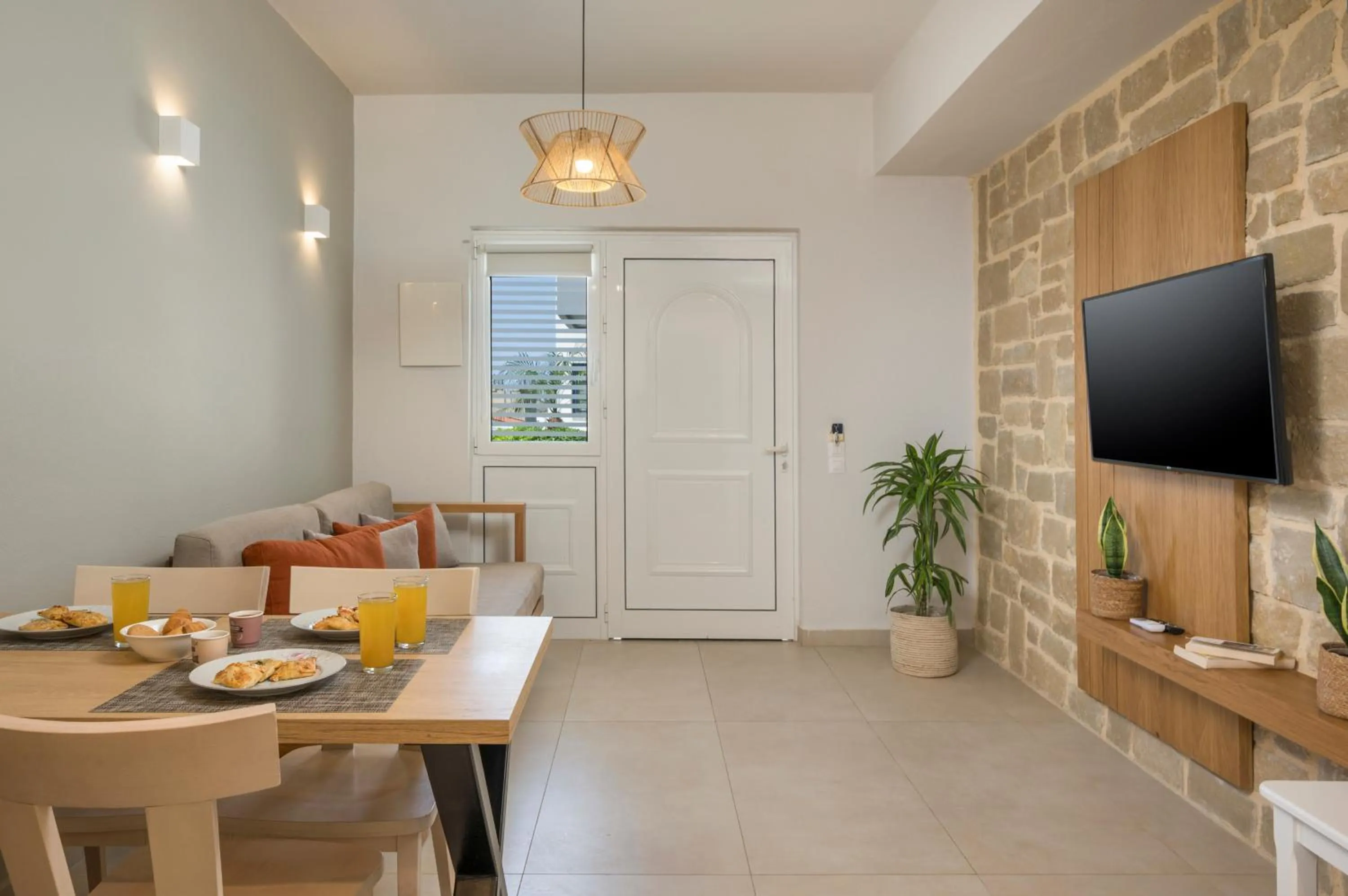 TV and multimedia in Esplanade Apartments - Heated Pool