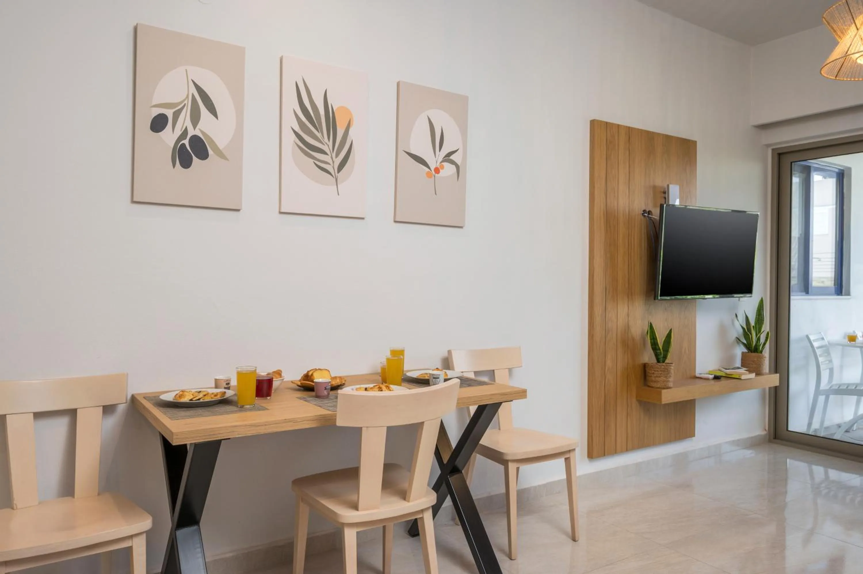 TV and multimedia in Esplanade Apartments - Heated Pool