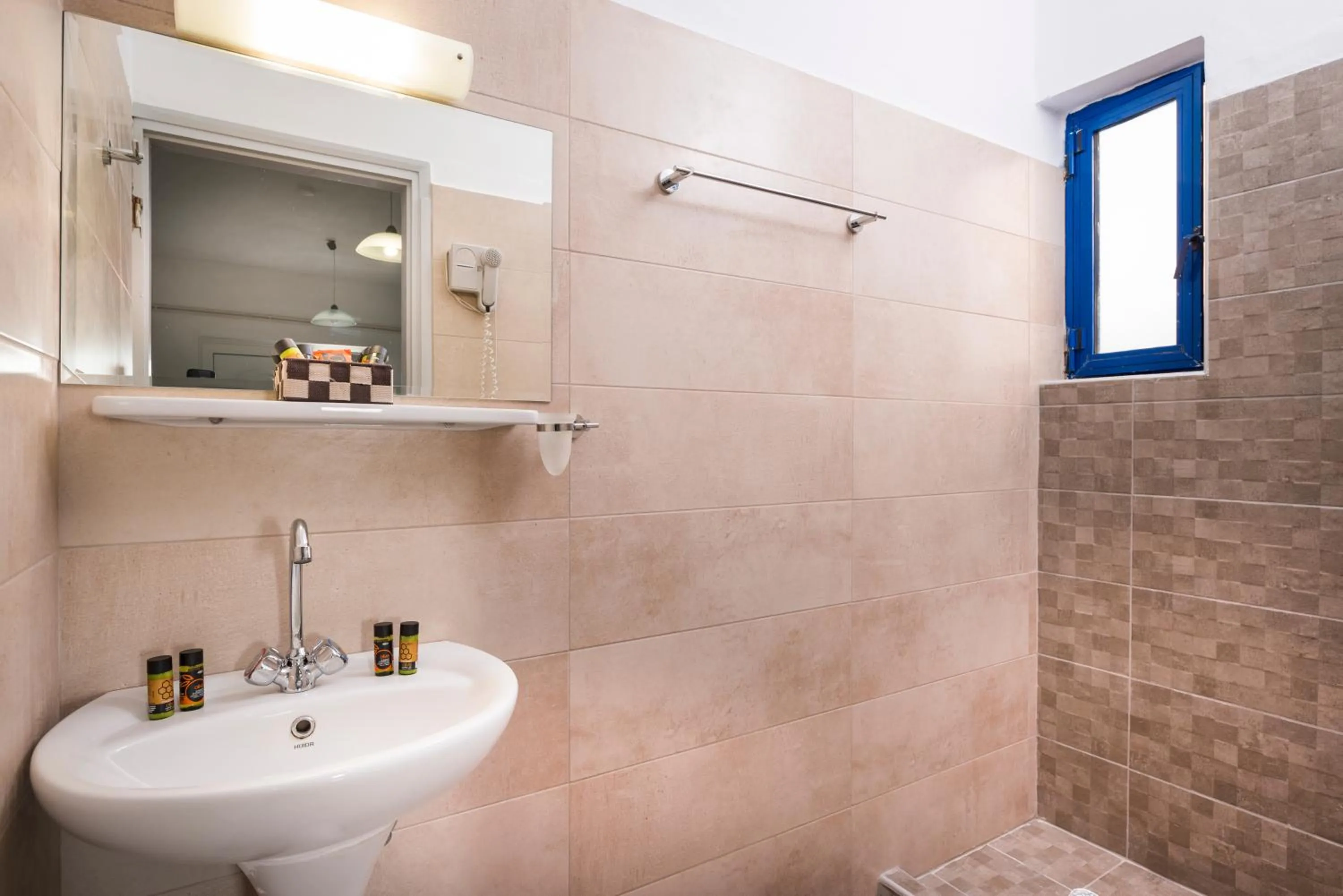 Shower in Esplanade Apartments - Heated Pool