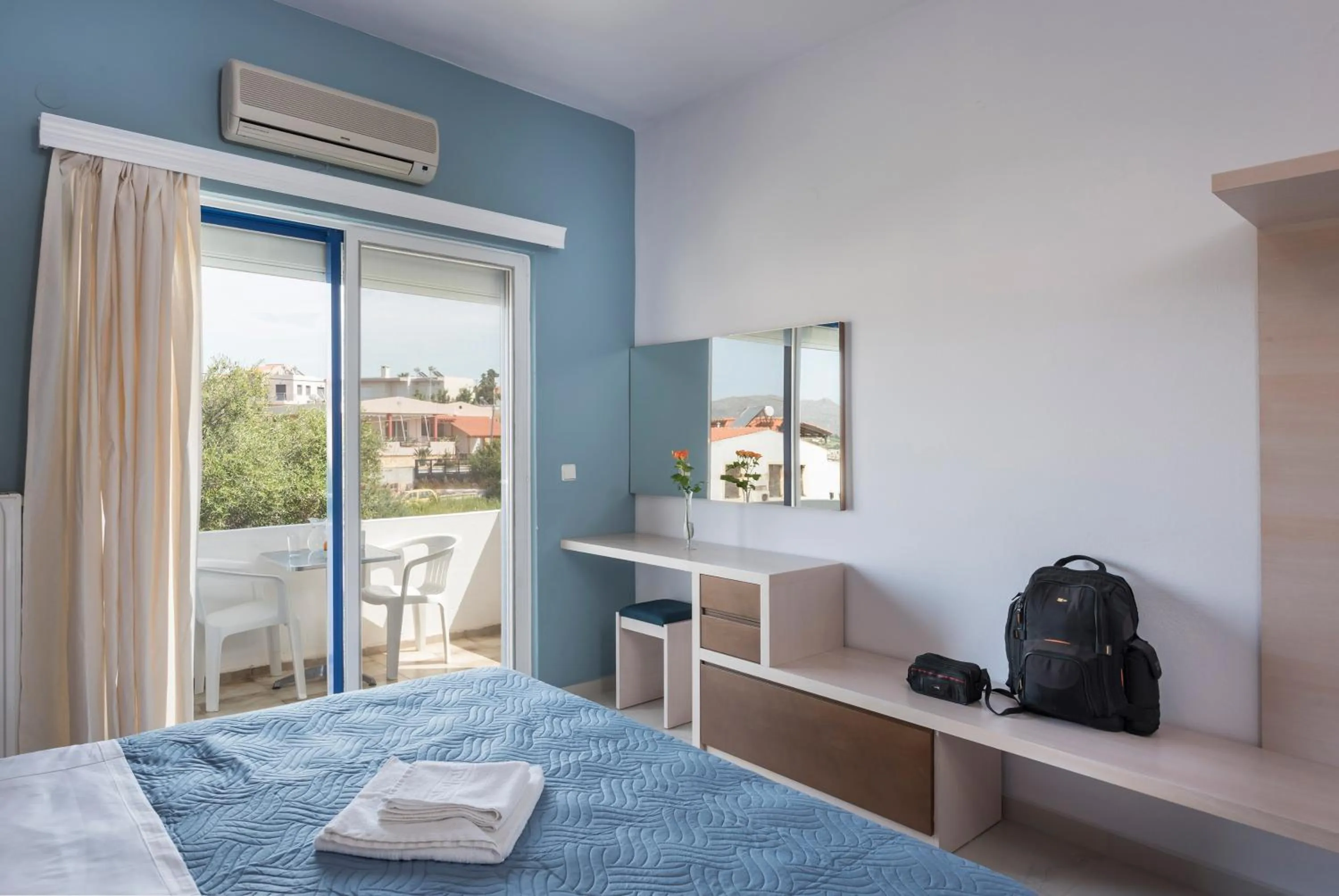 Bed in Esplanade Apartments - Heated Pool