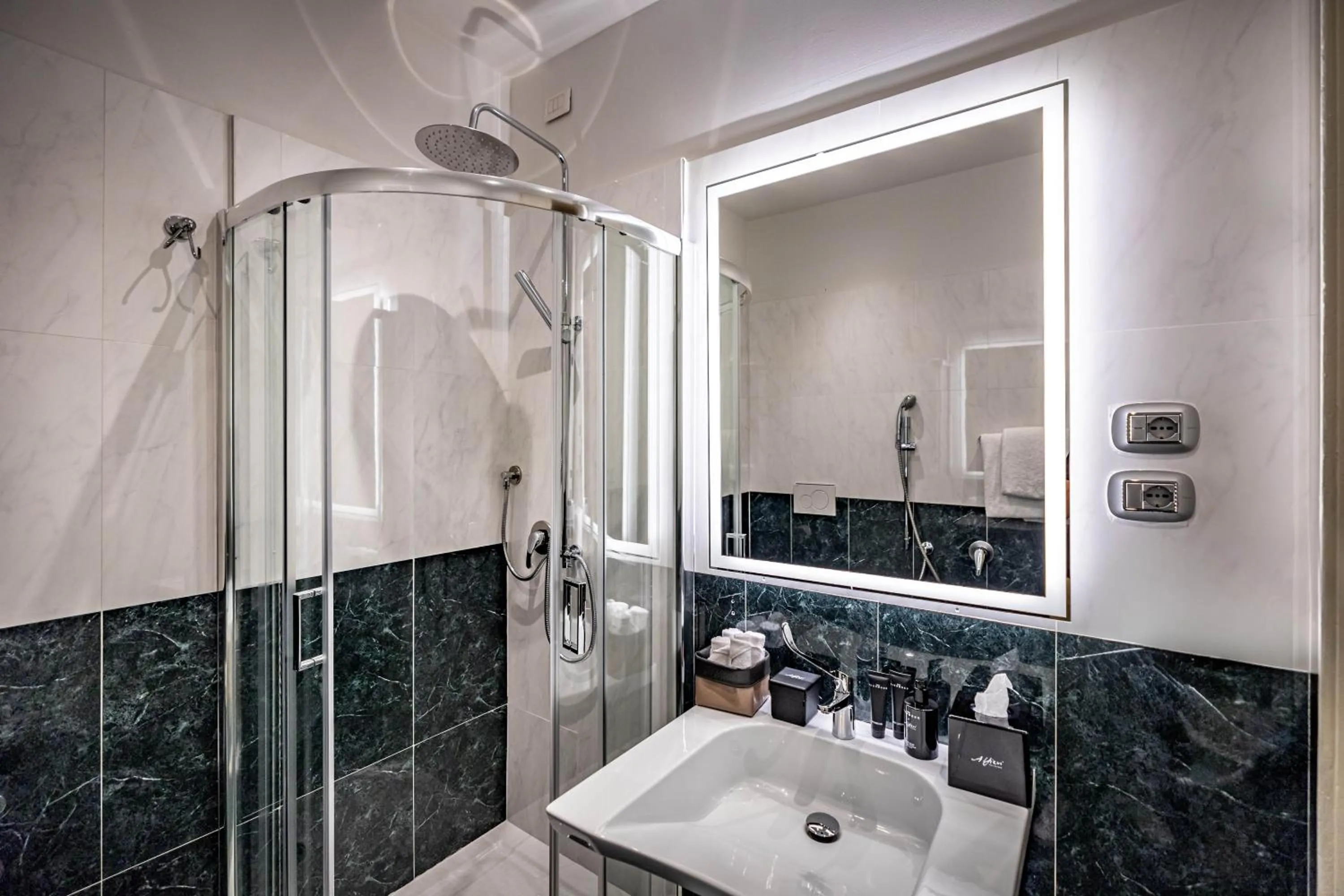 Shower in Il Rivalta - Place of Charme