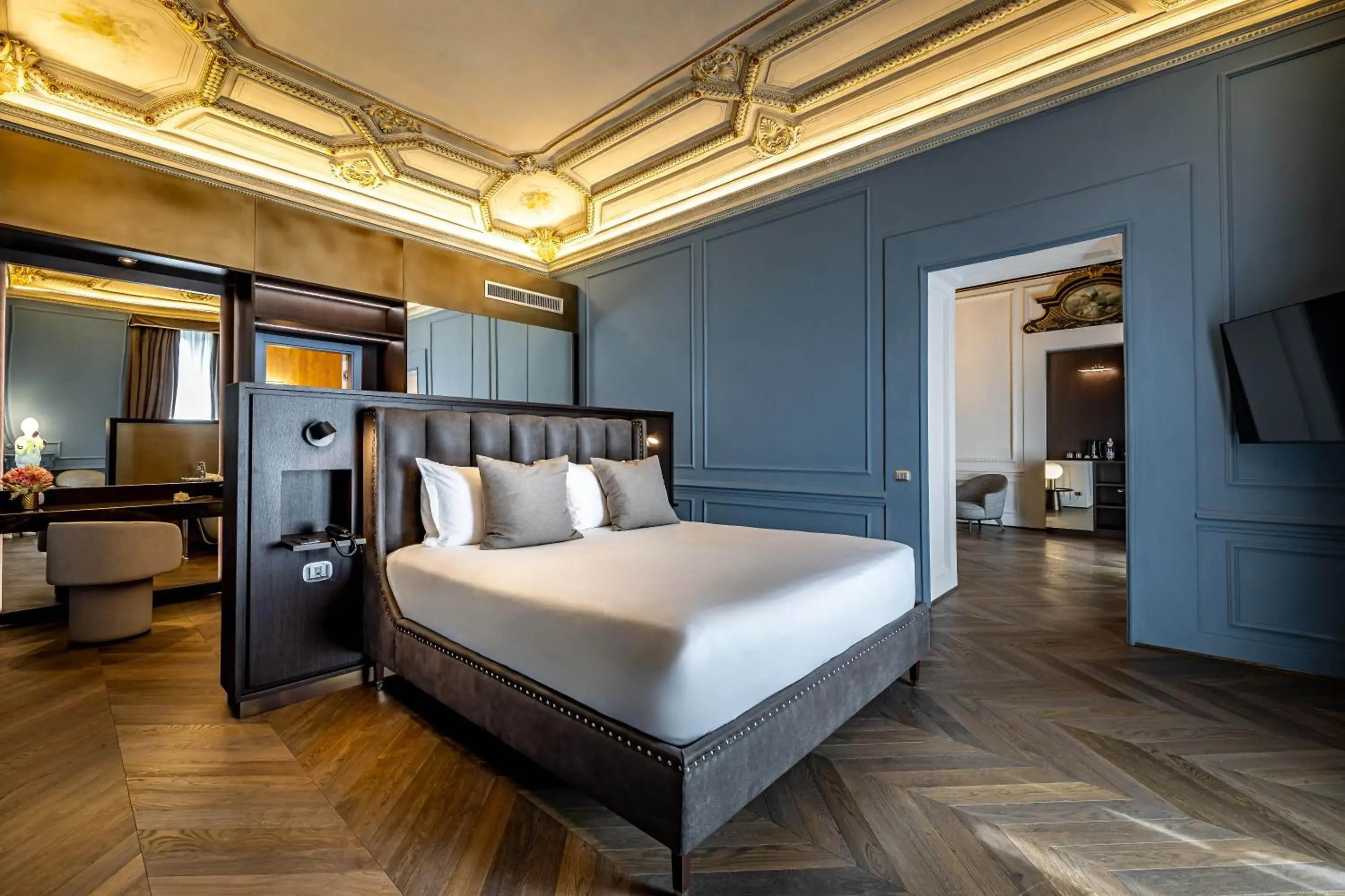 Presidential Suite with Balcony in Rivalta Hotel Presidential Suite with Balcony in Rivalta Hotel