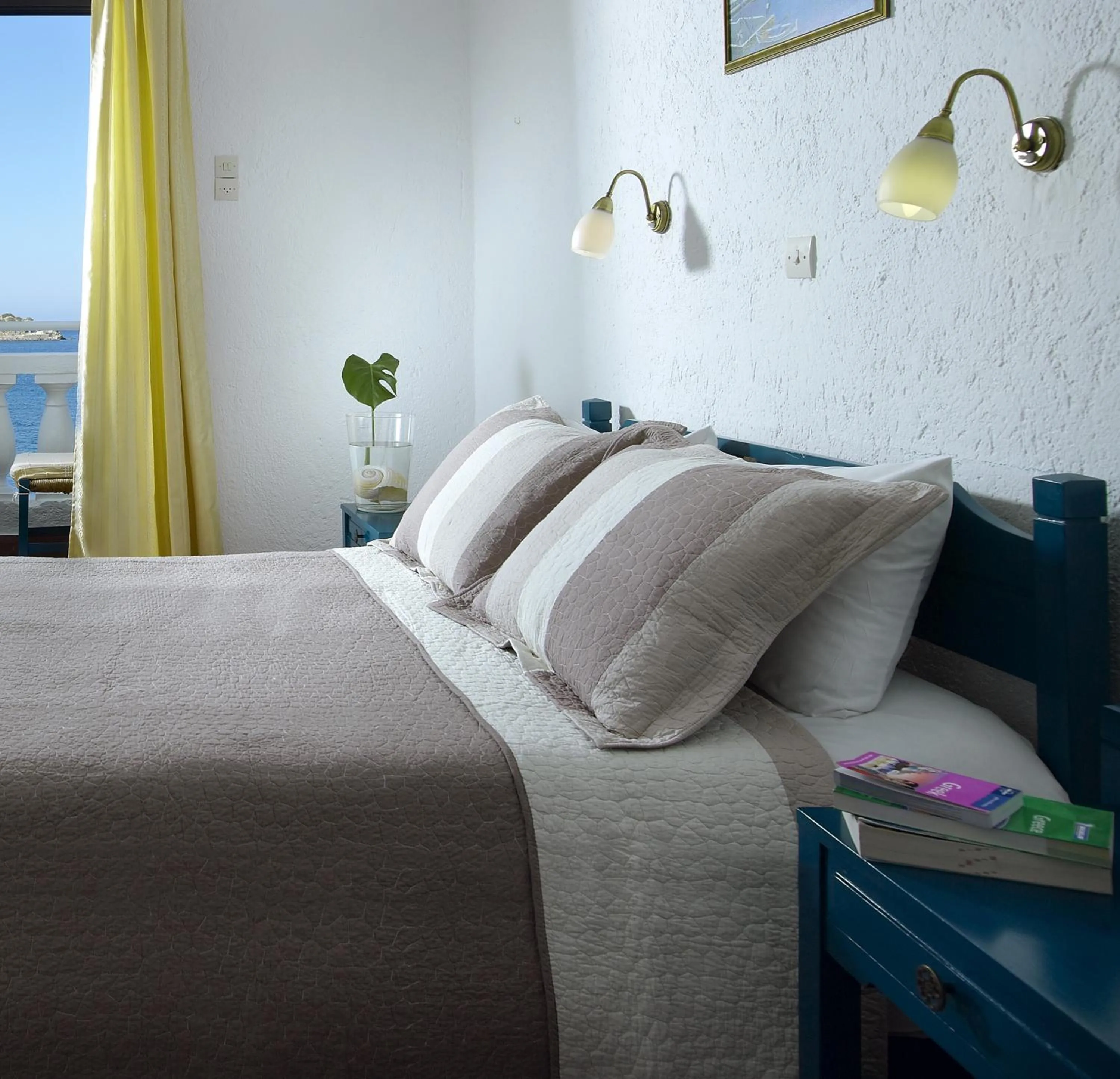 Bedroom, Bed in Victoria Hotel