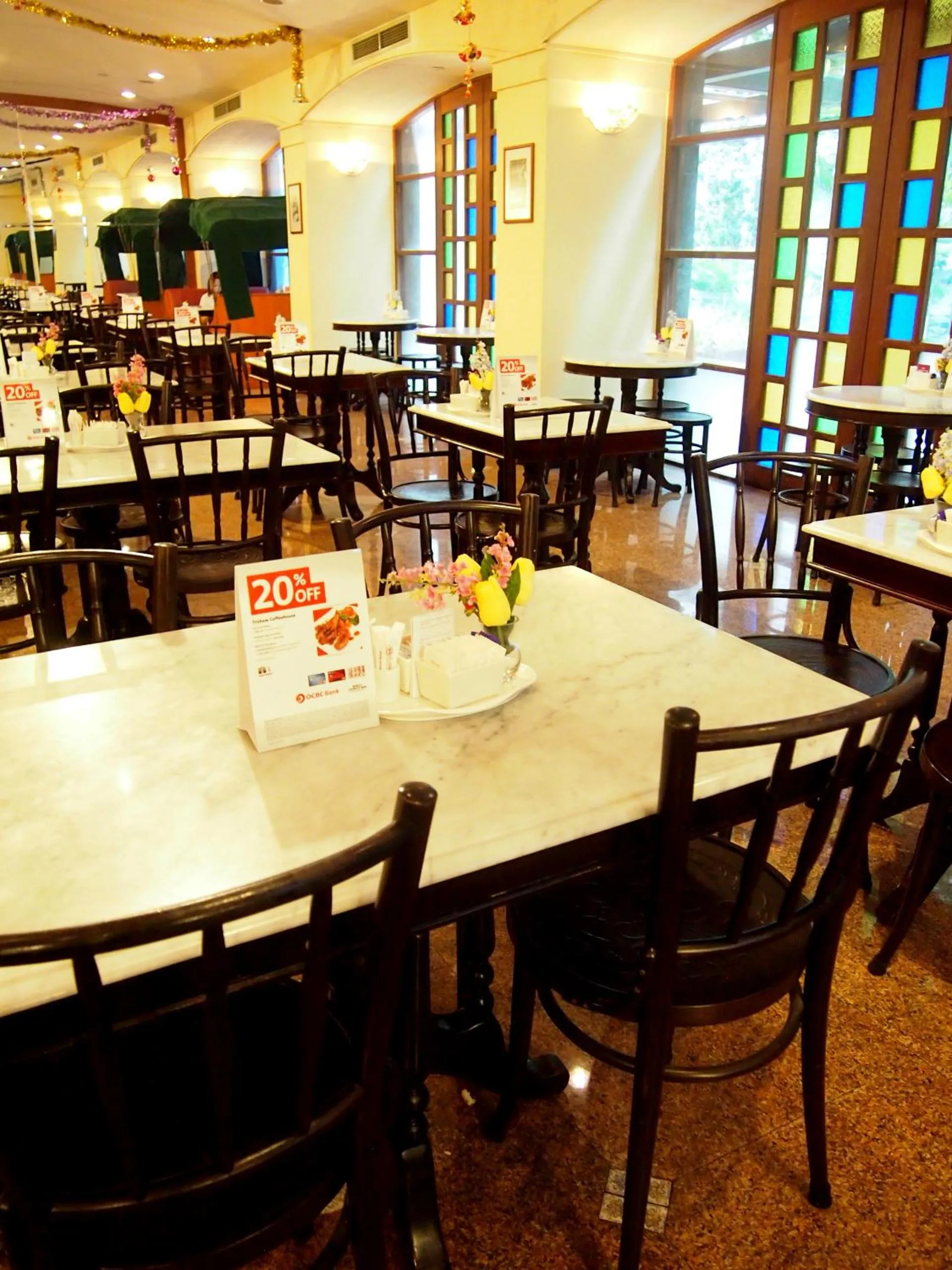 Restaurant/places to eat in Hotel Royal