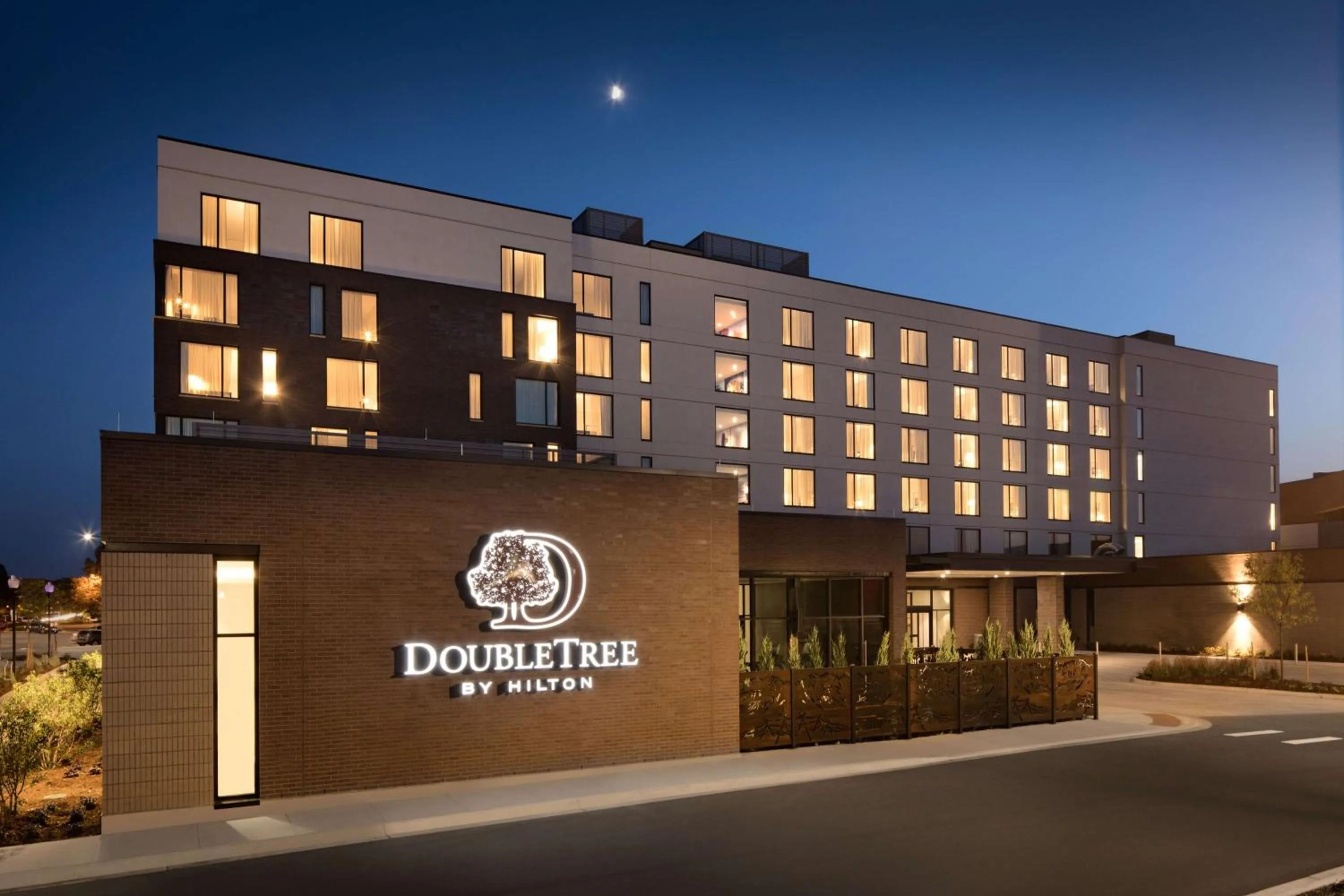 Property building in Doubletree By Hilton Greeley At Lincoln Park