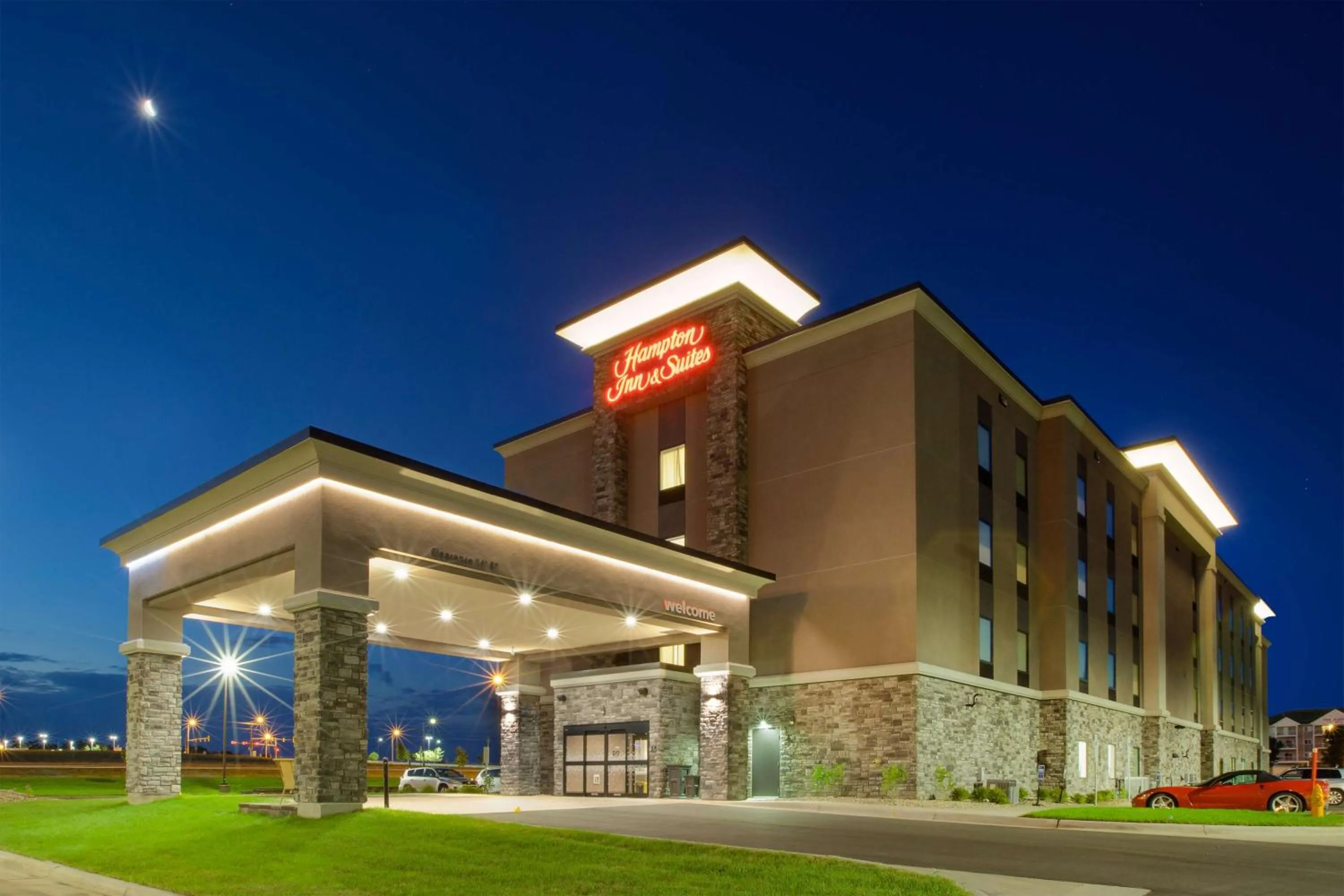 Property building in Hampton Inn & Suites By Hilton, Southwest Sioux Falls
