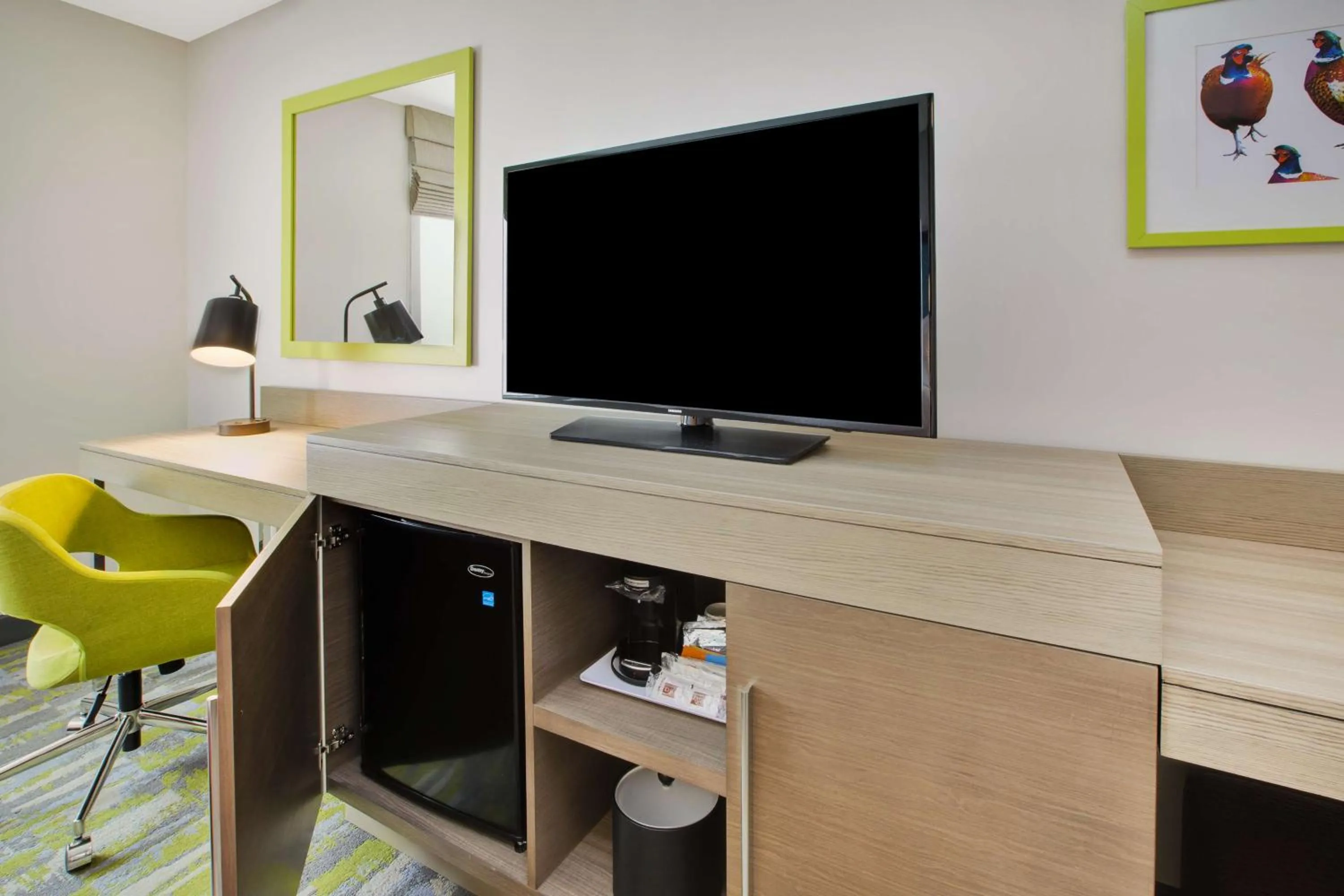 Bedroom in Hampton Inn & Suites By Hilton, Southwest Sioux Falls