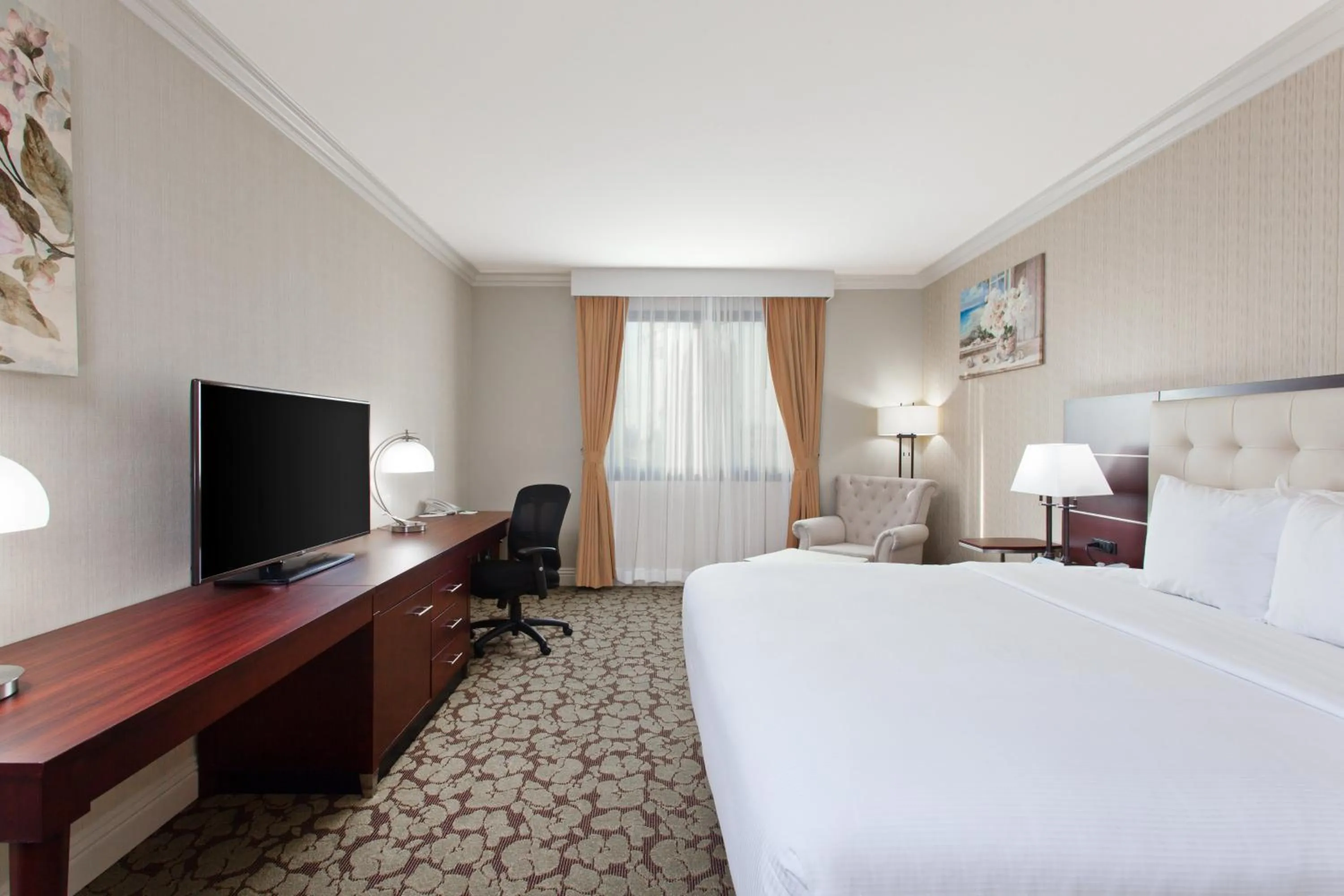 Photo of the whole room, Bed in Holiday Inn El Monte - Los Angeles by IHG