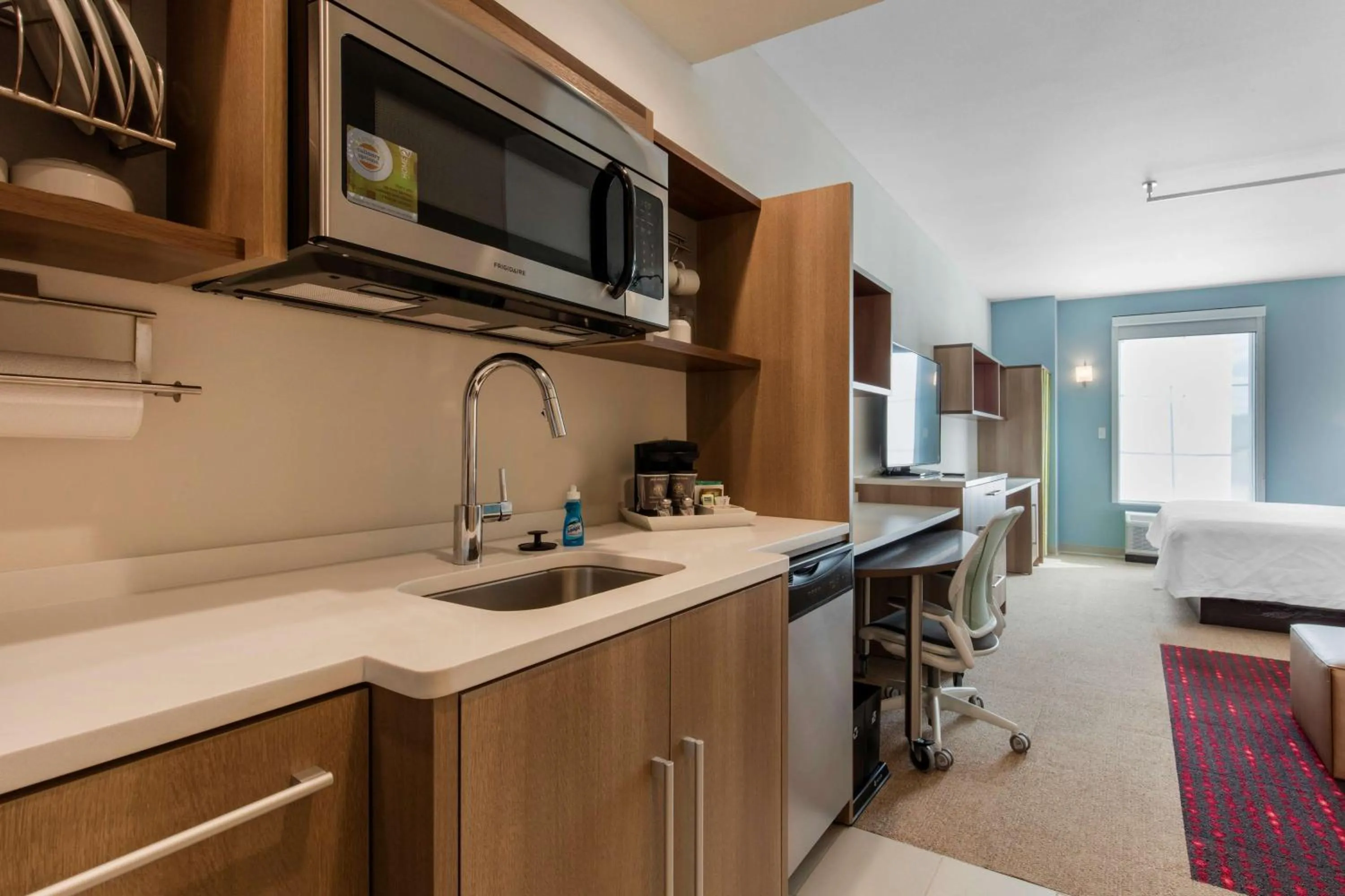 Kitchen or kitchenette in Home2 Suites By Hilton Olive Branch